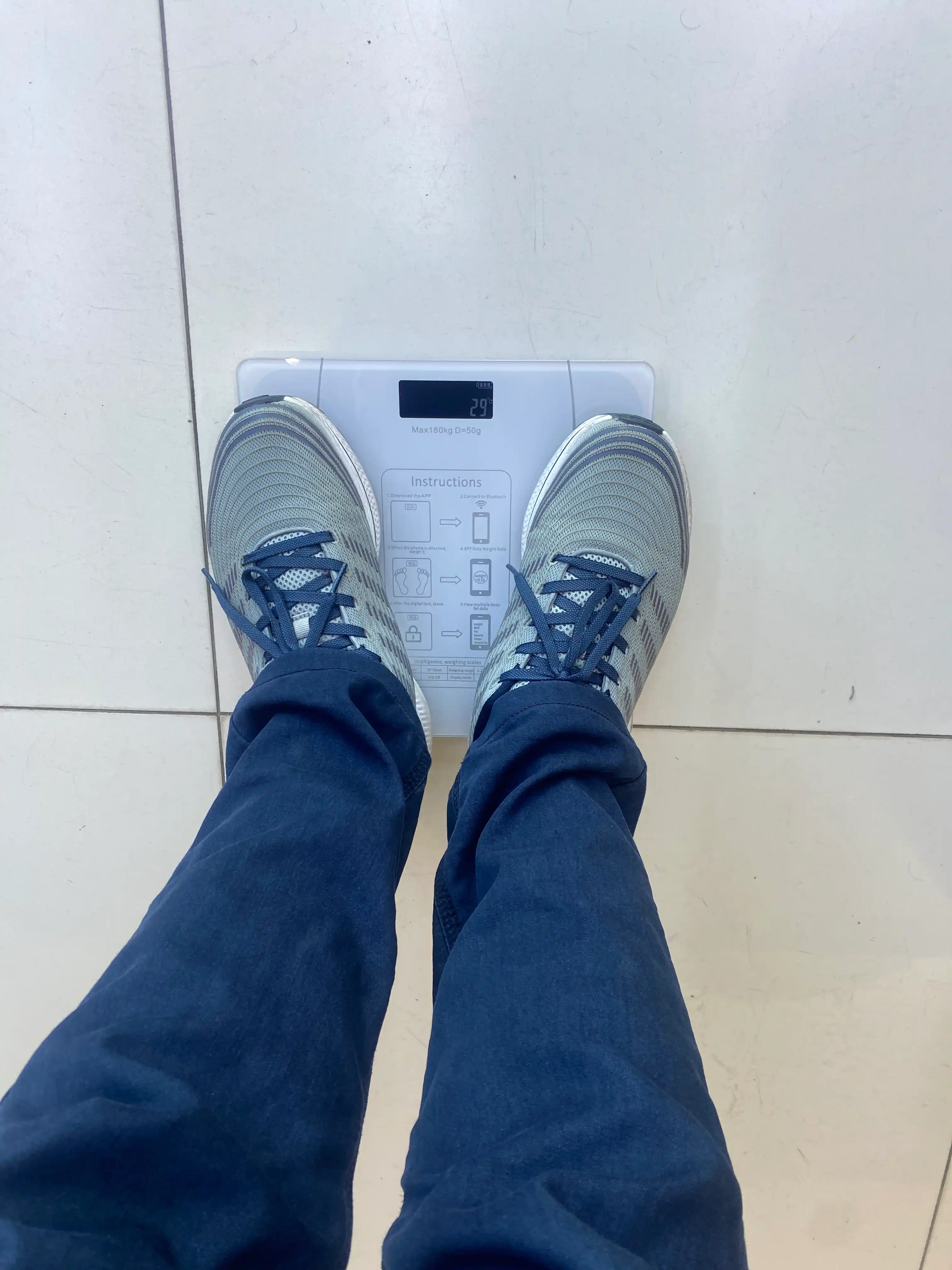 Elektron tarozi, pol tarozi,chiroyli dizayn ixcham mahsulot,180 kg gacha