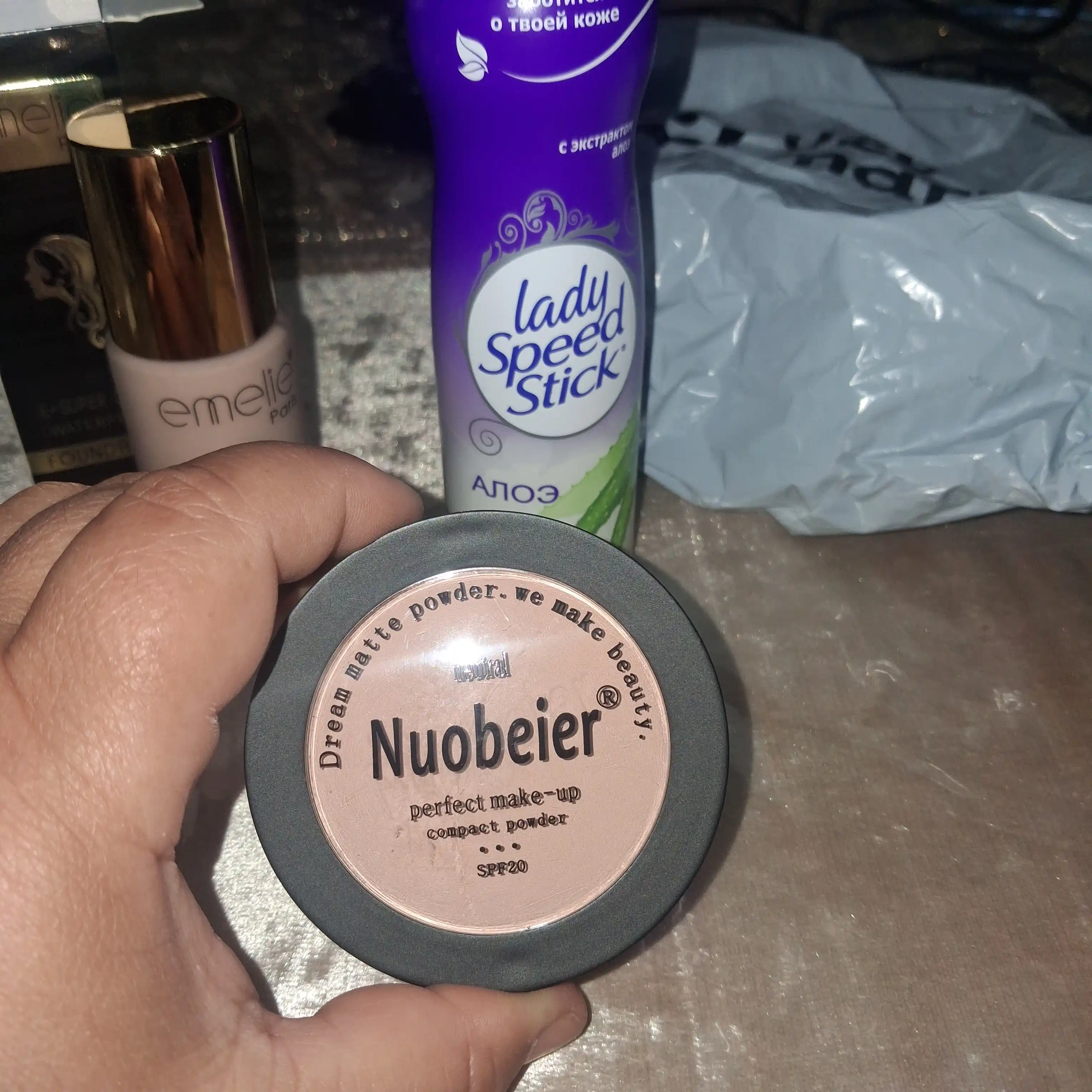 Пудра для лица Nuobeier SPF 20 / Emelie, прессованная, матовый эффект
