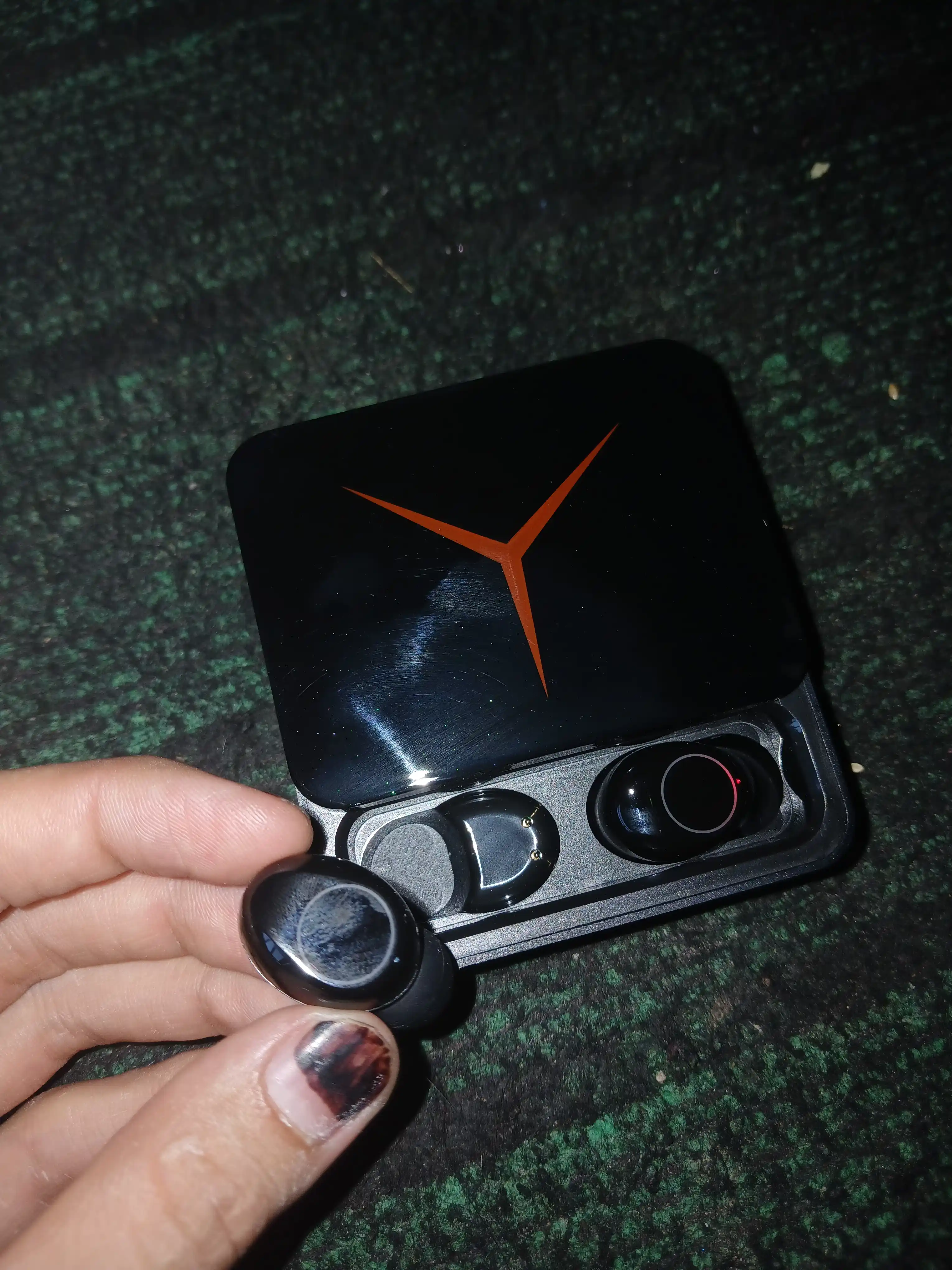 Quloqchinlar simsiz Bluetooth M90 Pro, displey va power bank 3500 mA/soat