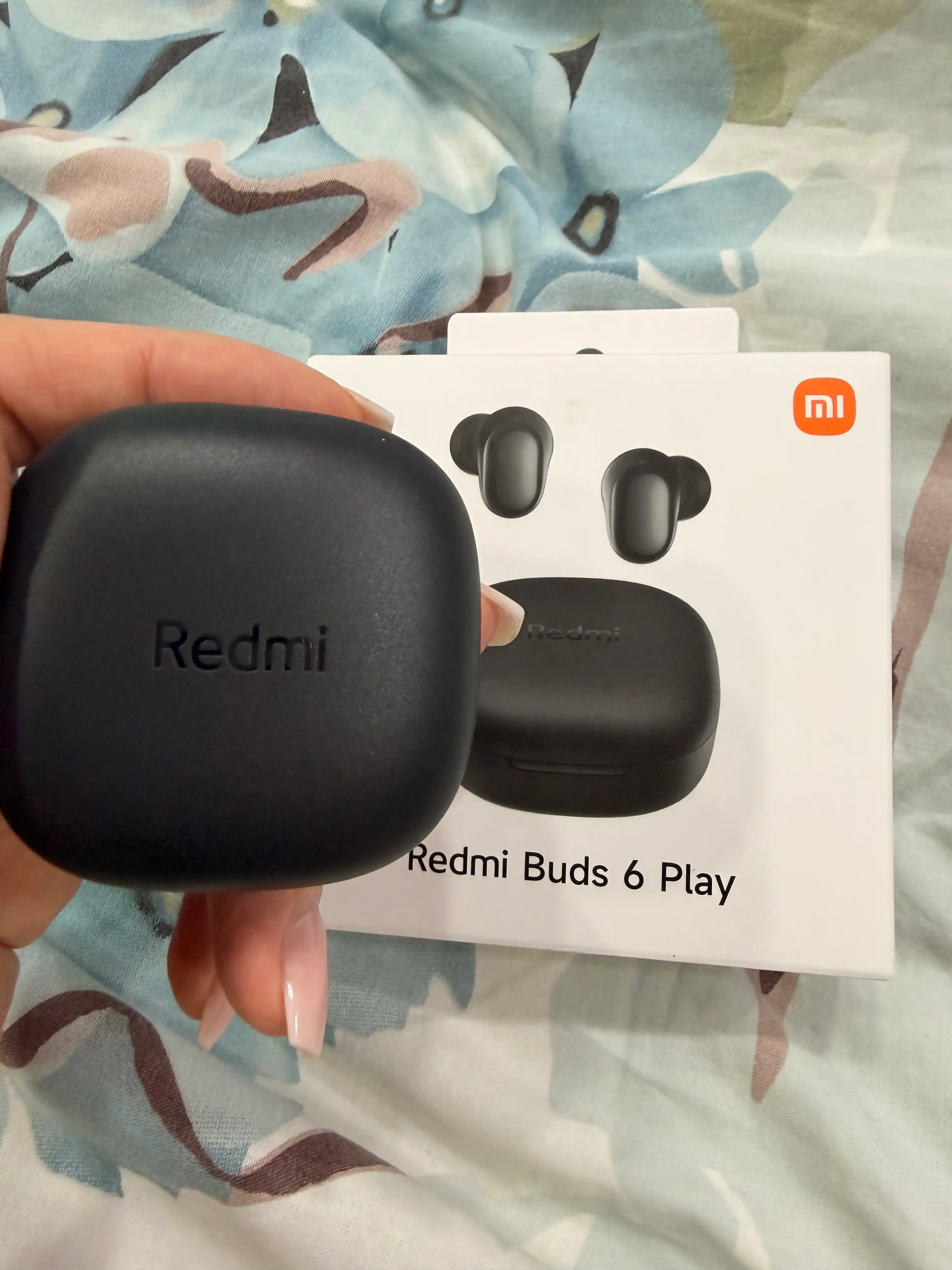 Redmi buds 6 play simsiz quloqchinlari, 36 soatgacha musiqa tinglash imkoniyati