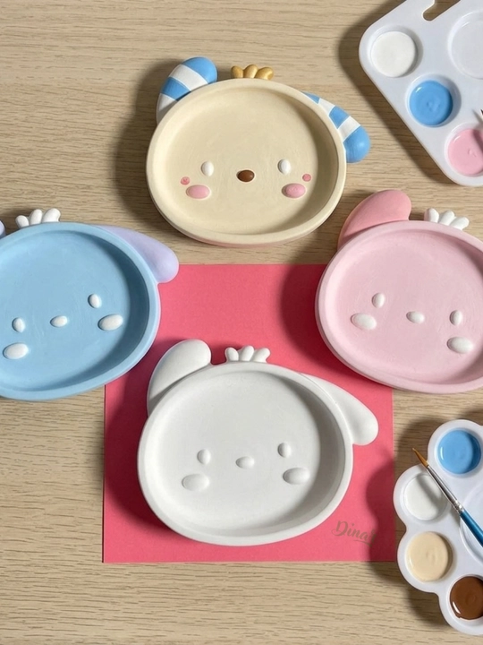 DIY ijodiy to'plami: Sanrio gipsli figuralar kolleksiyasi, bo'yoqlar va mo'yqalam bilan