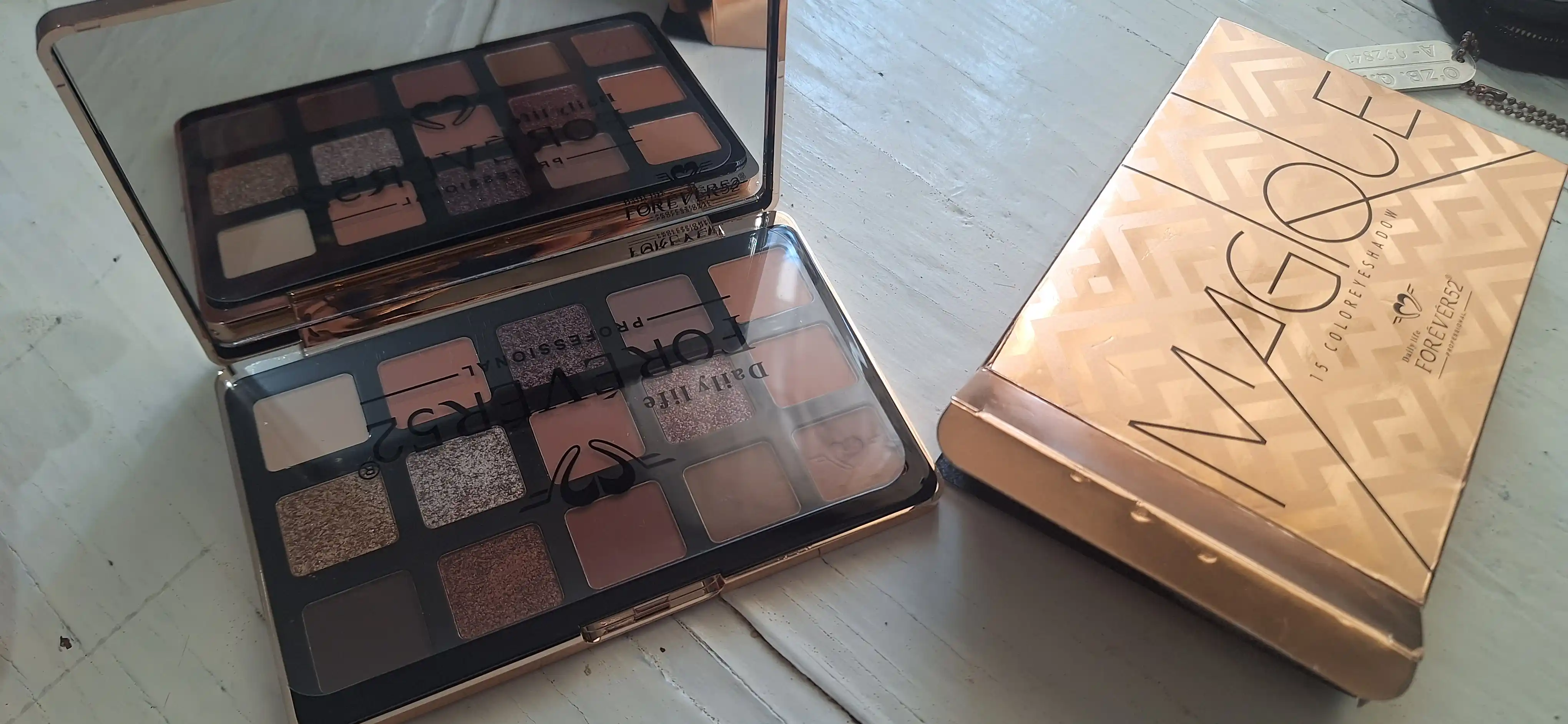 Forever 52 Maglque 15 color eyeshadow, 15 ta rangdan iborat tenlar palitrasi, 15 gr