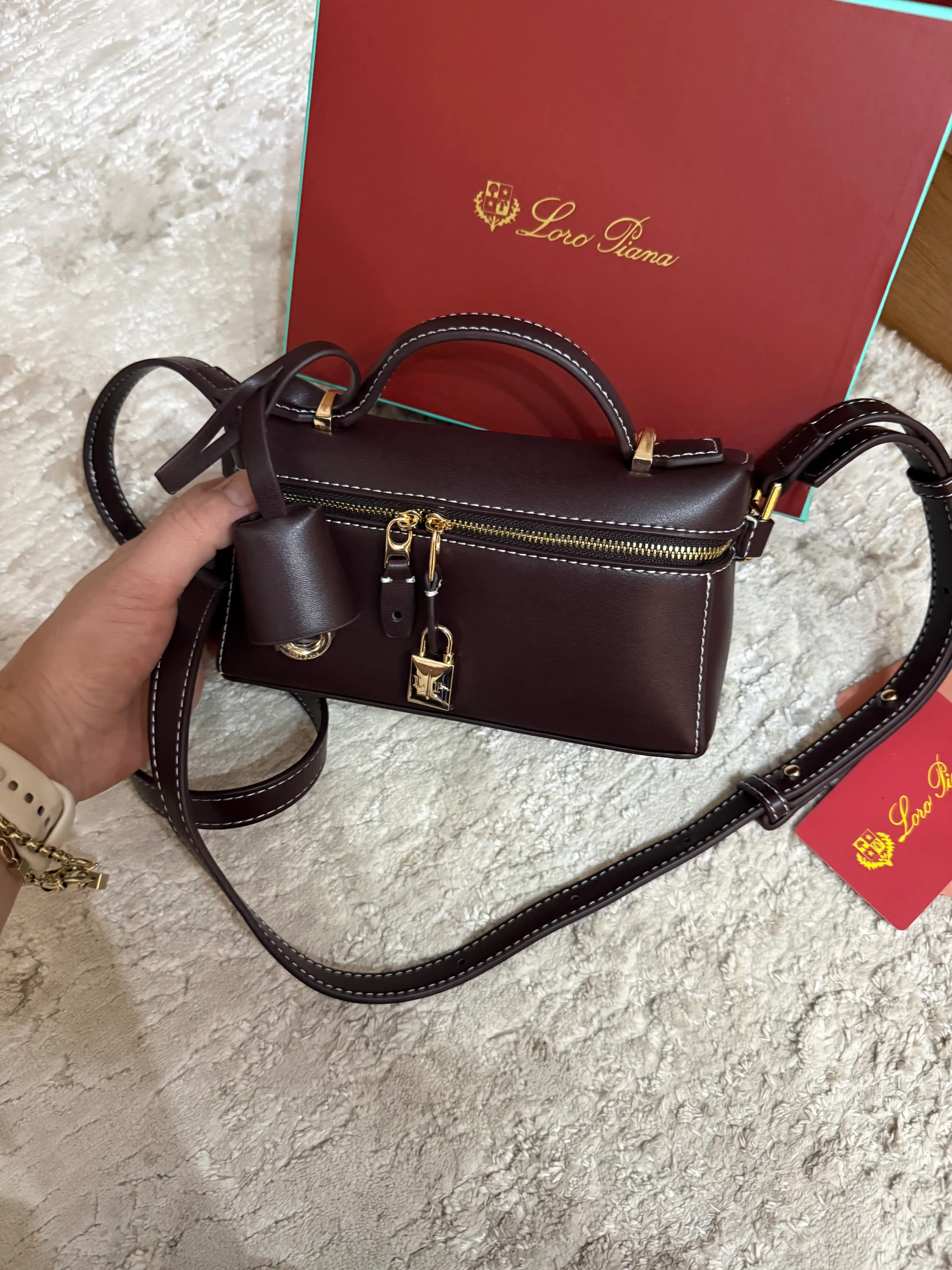 Ayollar uchun sumka Loro piano uslubida, cross-body