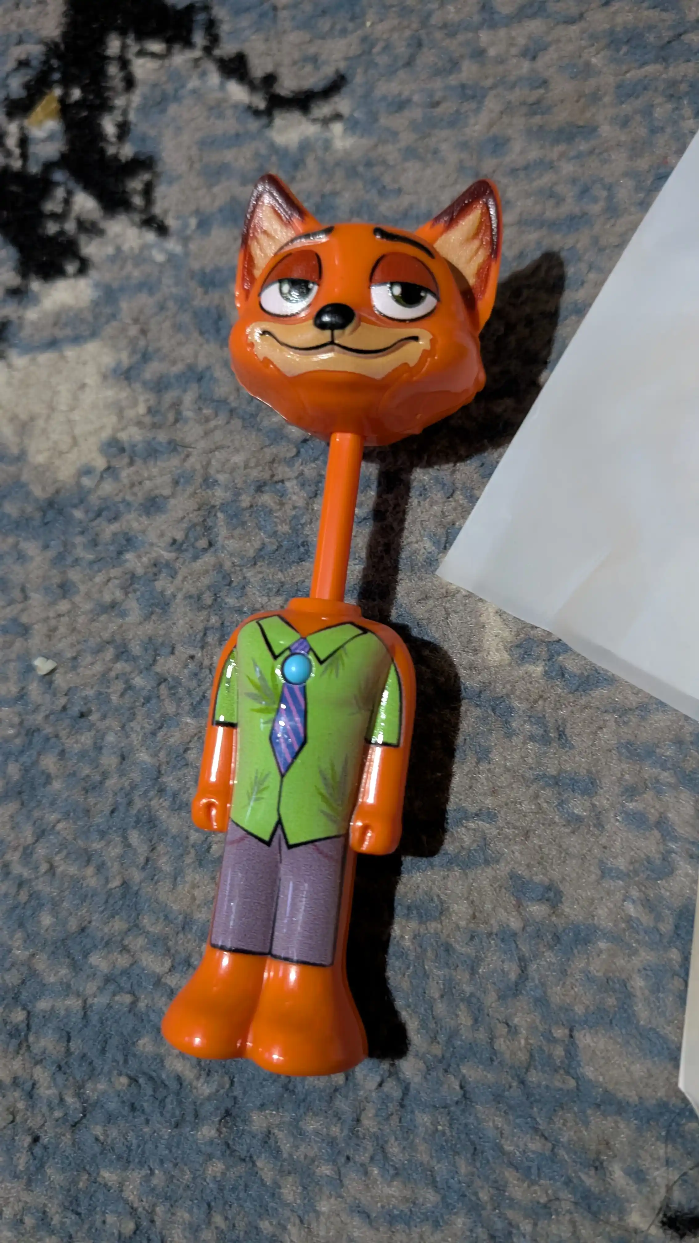 Zootopia multfilmi qahramoni ko‘rinishidagi bolalar tish cho‘tkasi