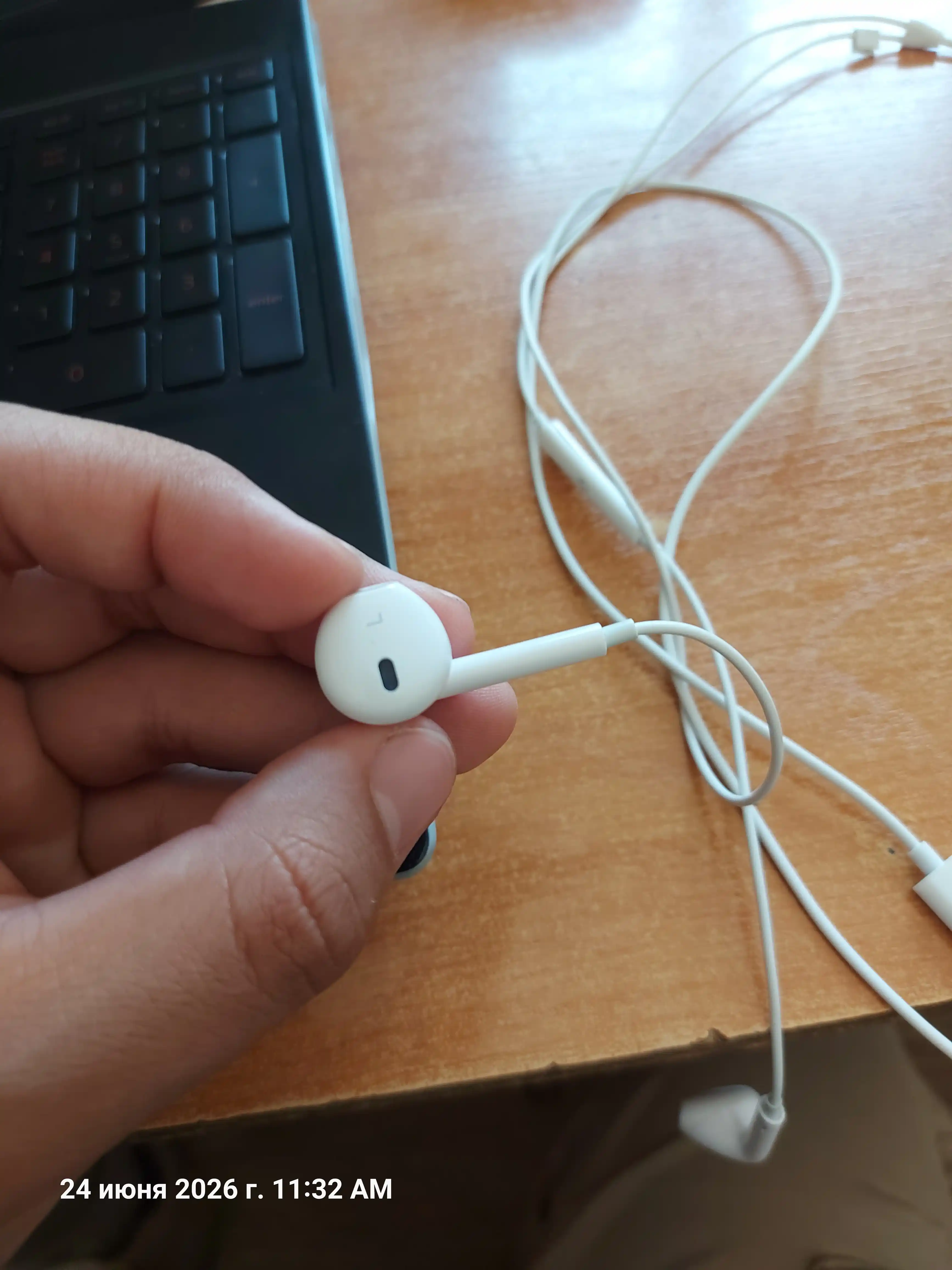 Simli quloqchinlar Type-C ulagichi bilan, yuqori ovoz sifati va qulaylik, ergonomik