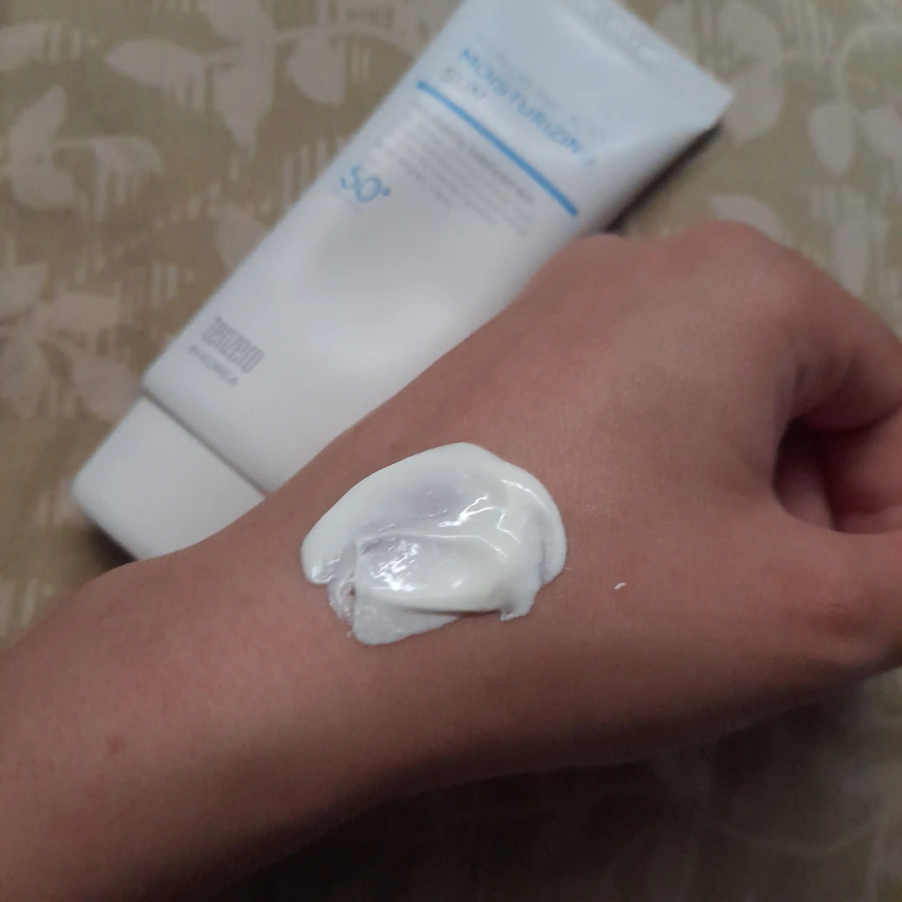 Quyoshdan himoyalovchi kremi yuz uchun tinchlantiruvchi SPF50+ PA++++, Tenzero