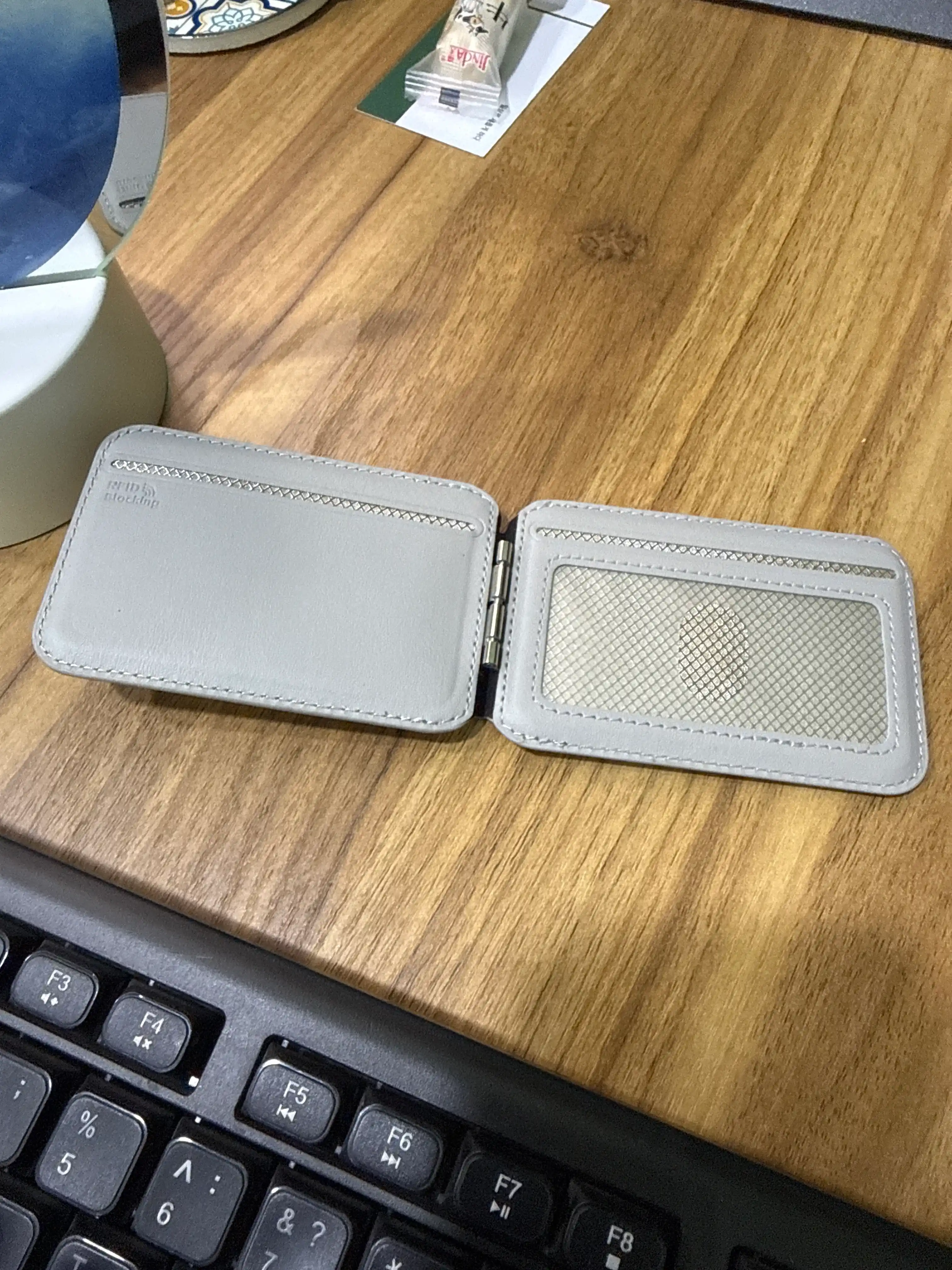Кардхолдер Mark Ryden MR21 MagSafe для iPhone с RFID защитой