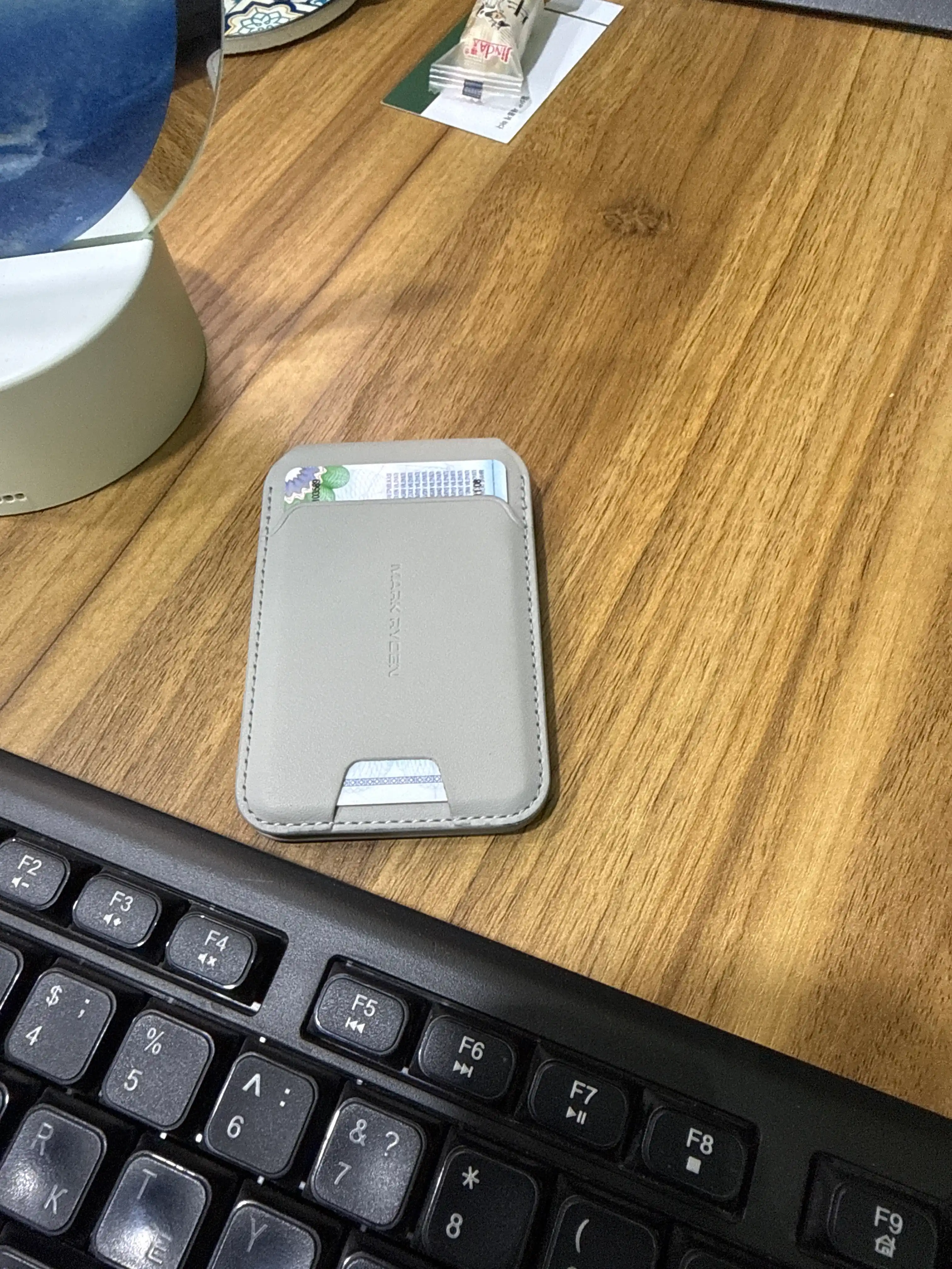 Кардхолдер Mark Ryden MR21 MagSafe для iPhone с RFID защитой
