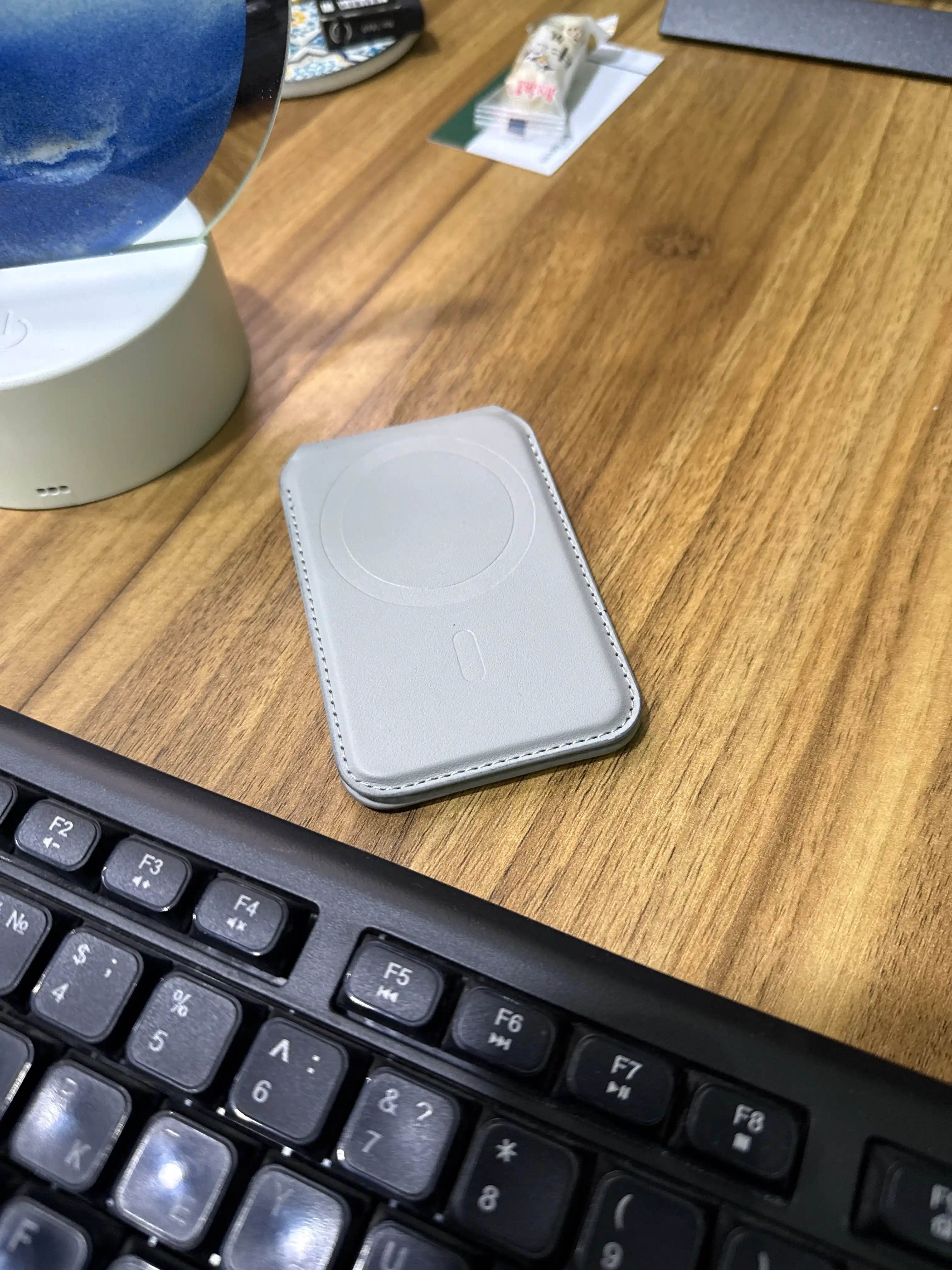 Кардхолдер Mark Ryden MR21 MagSafe для iPhone с RFID защитой