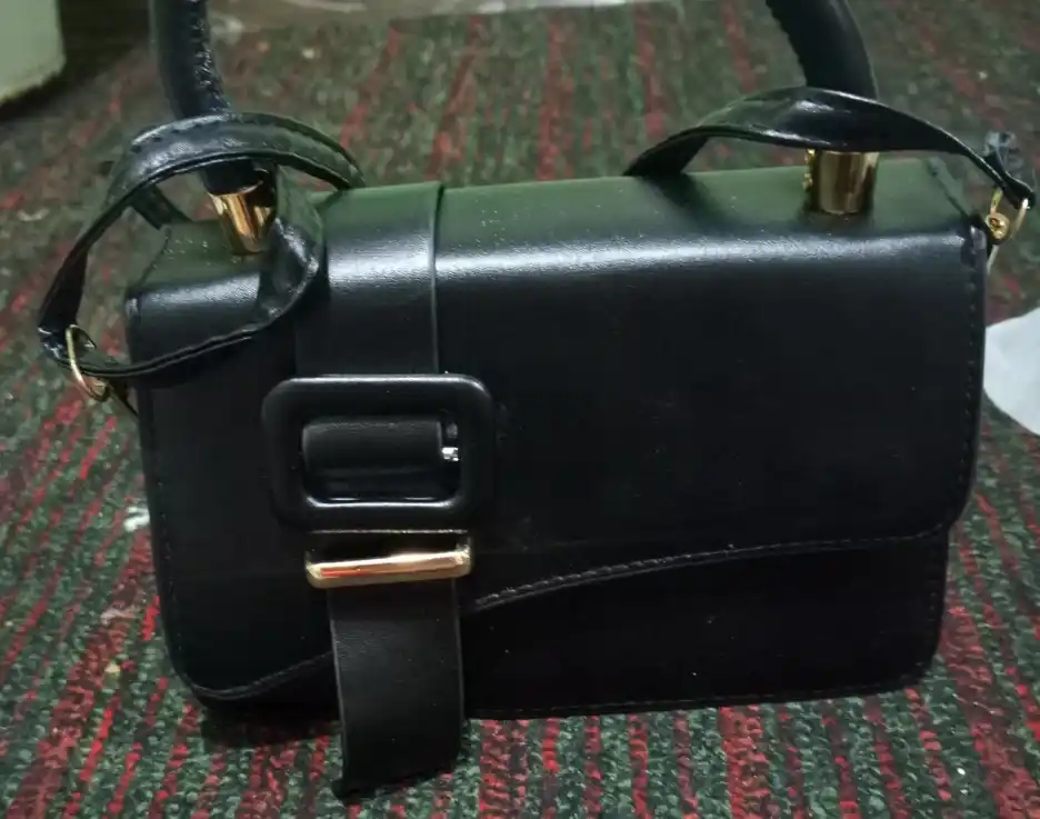 Ayollar yelkama sumkasi