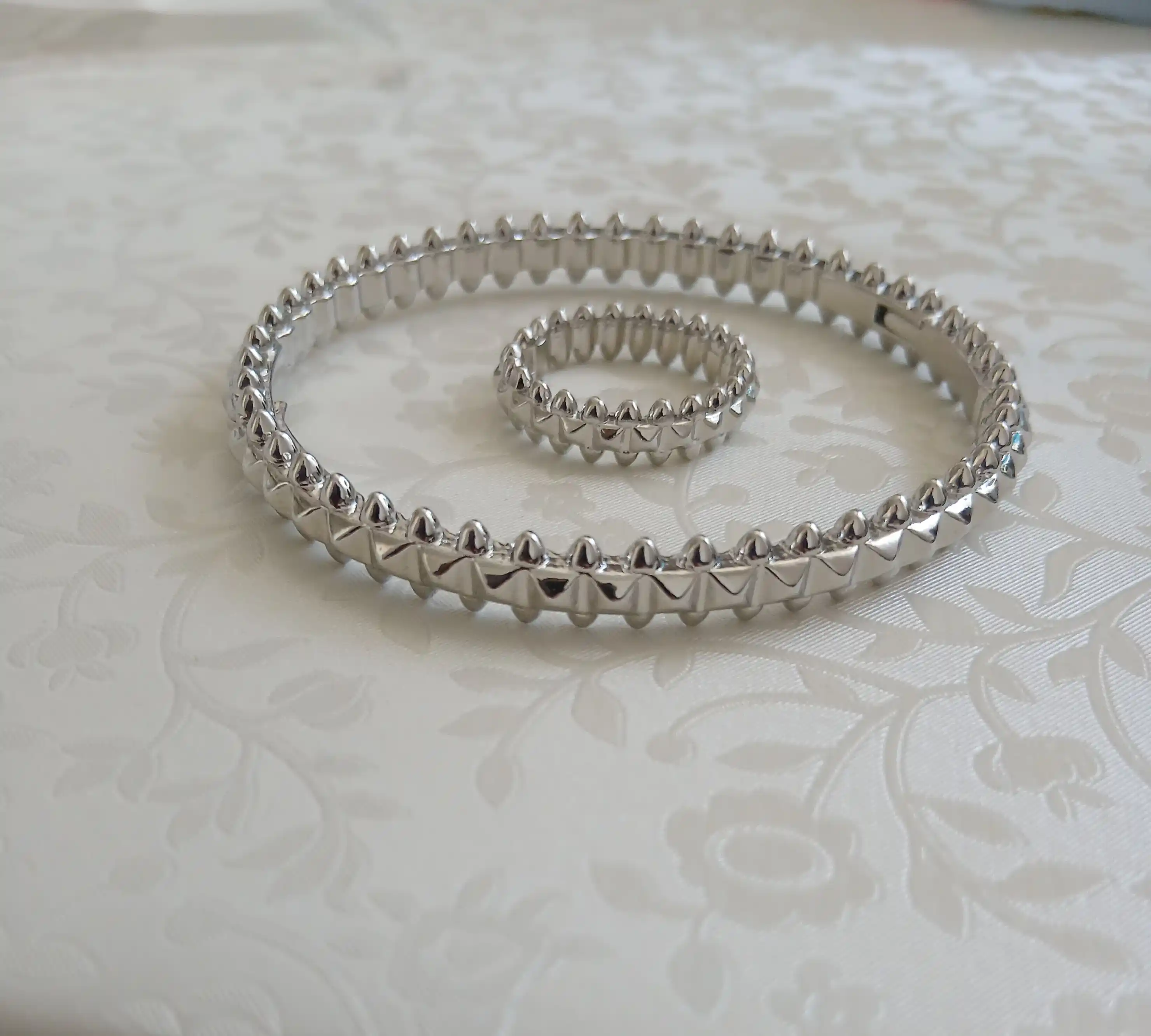 Stainless Steel Xuping, oyatal kursi bilaguzuk va uzuk to'plami