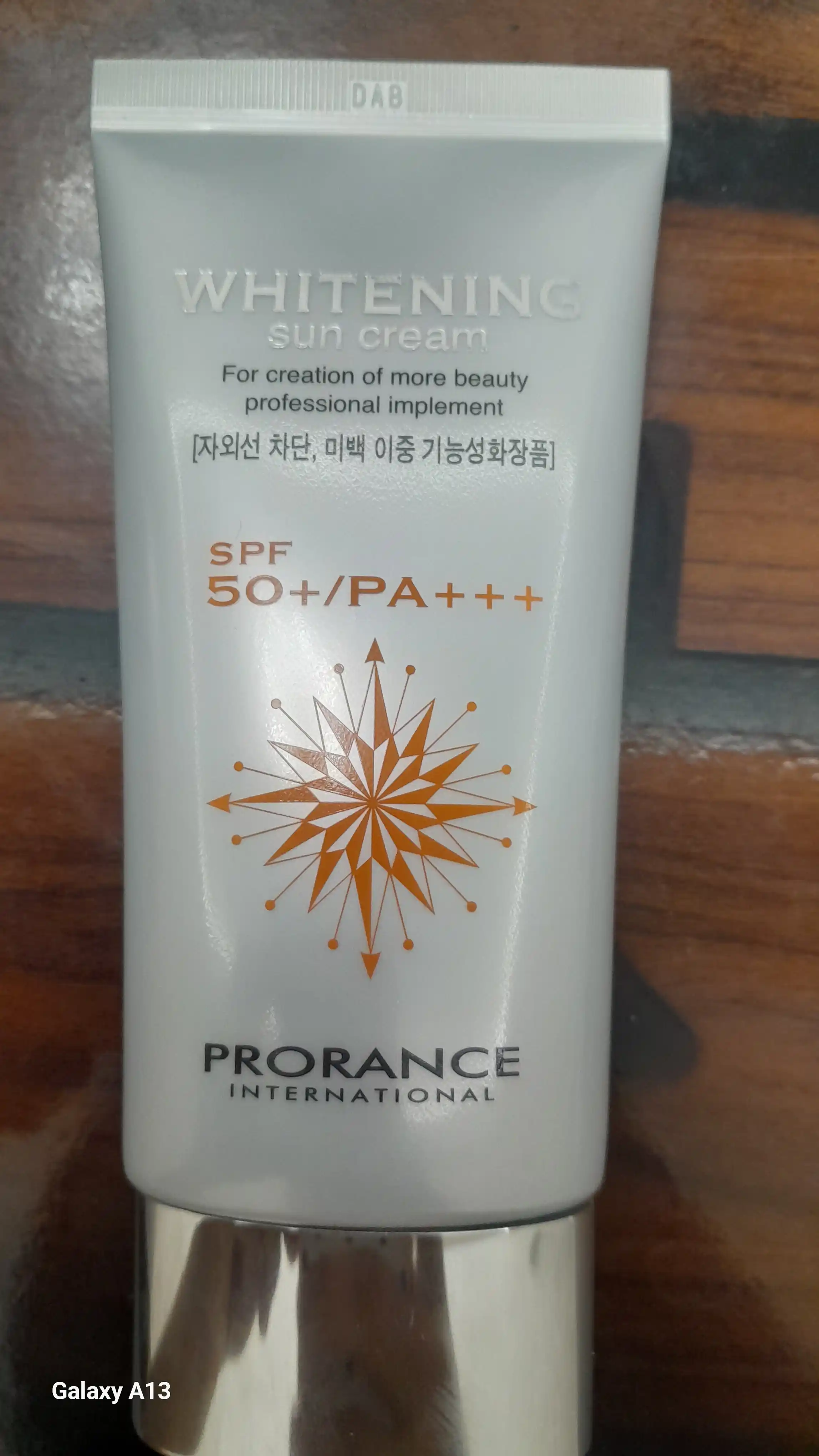 Quyoshdan himoya qiluvchi krem Prorance Whitening SPF 50+ PA+++, oqartiruvchi, 70 ml