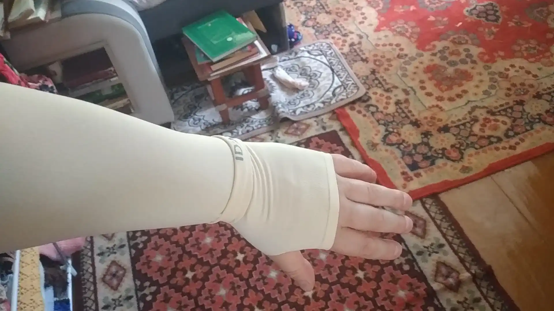 Quyosh nurlaridan va zarbadan himoya qiluvchi qo‘l yenglari