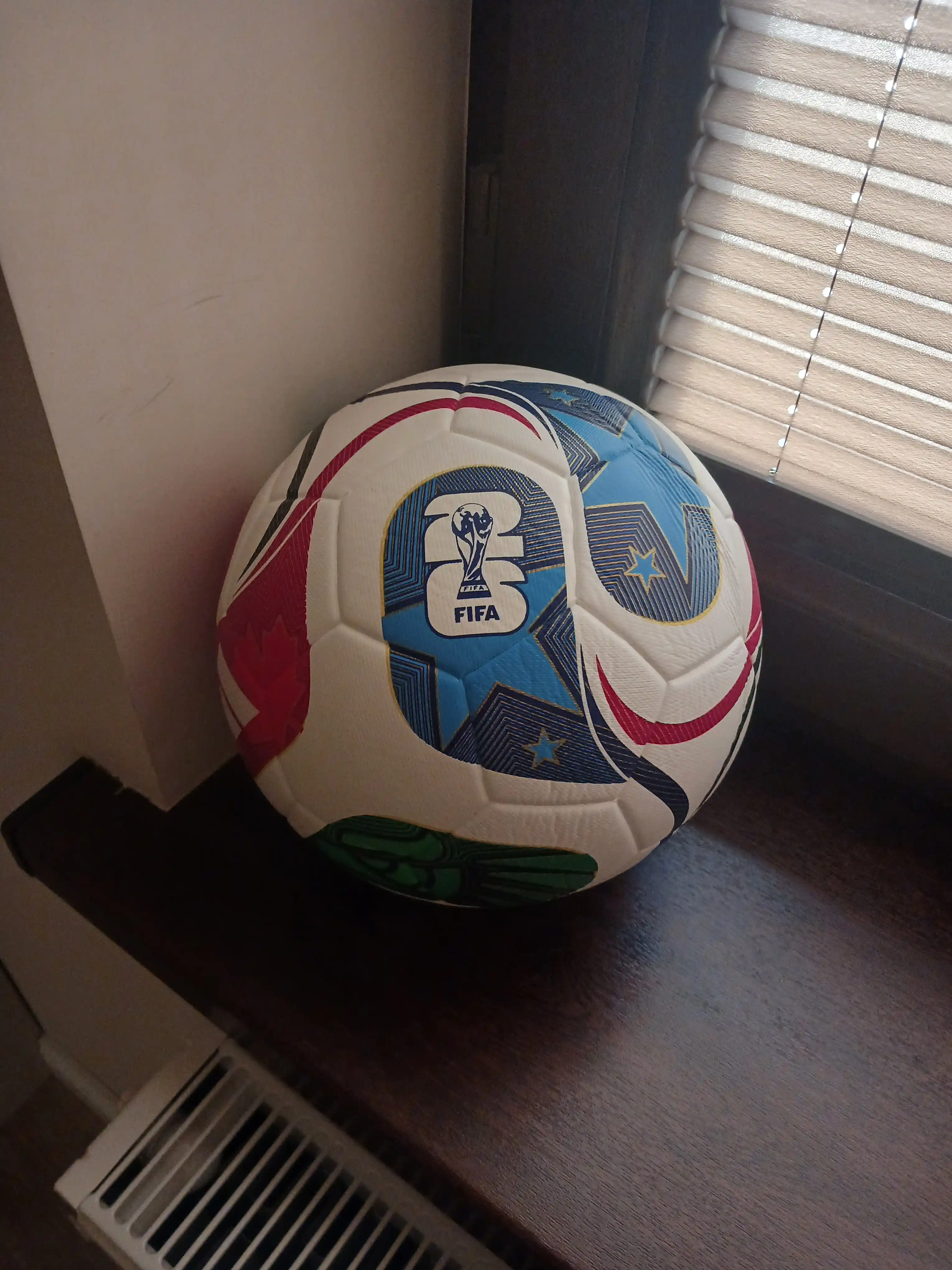 Futbol to‘pi, 5 o‘lchamli, sovg‘aga to‘p nasosi, 1 ta igna