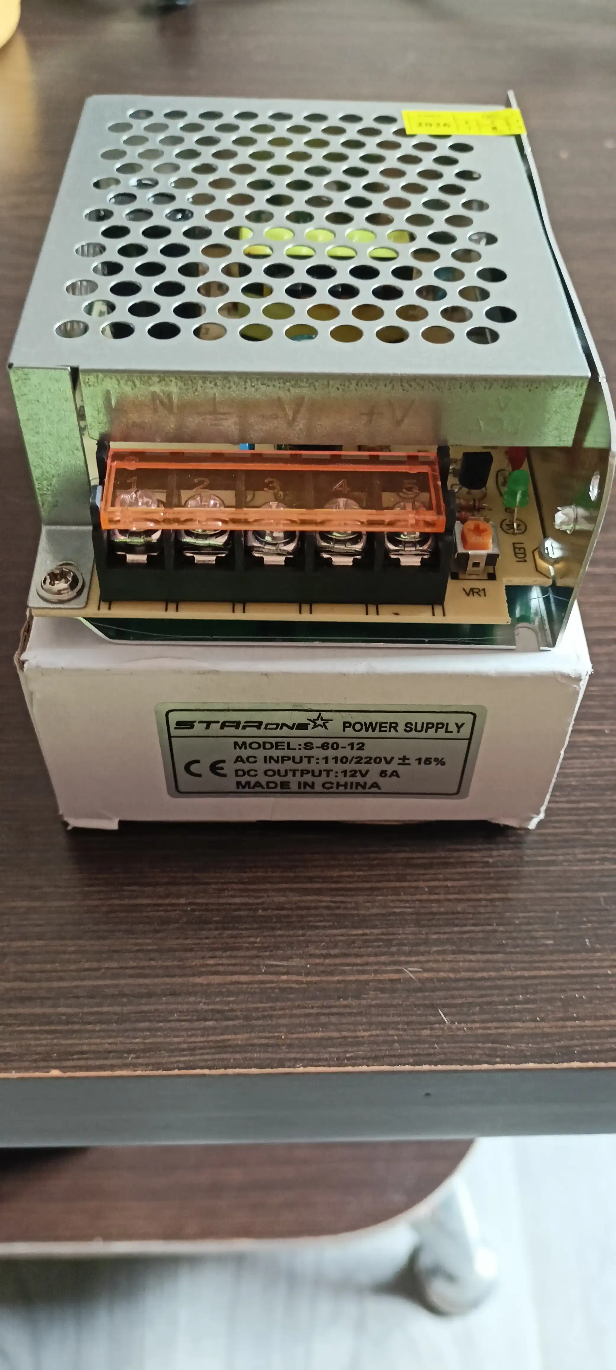 12Volt Impulsli, alyumin korpusli ta’minot manbai. Blok pitaniya 12V2A va 12V5A