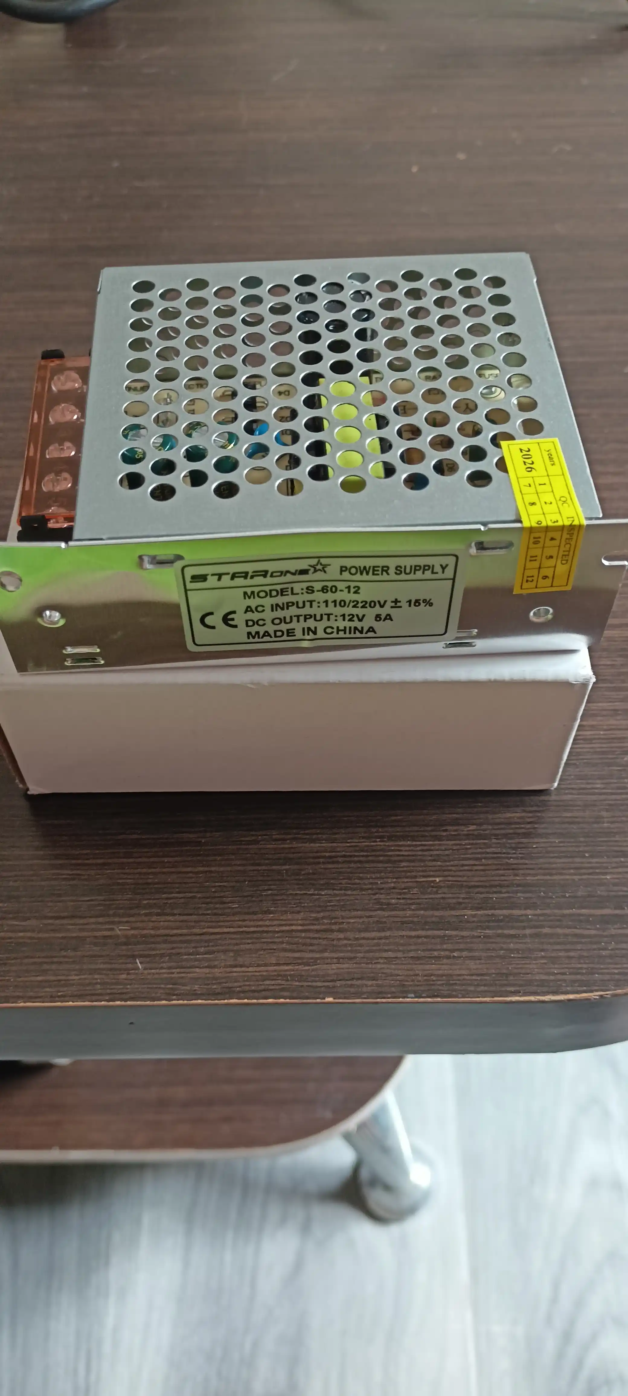 12Volt Impulsli, alyumin korpusli ta’minot manbai. Blok pitaniya 12V2A va 12V5A