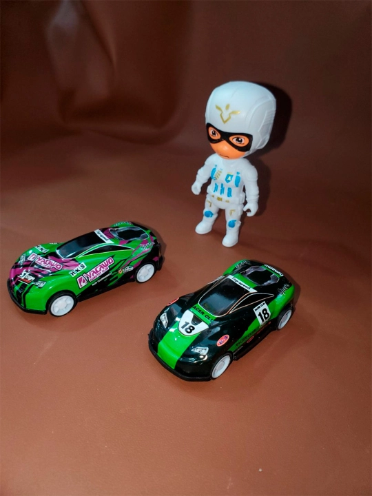 Super yuk mashinasi, McQueen tirkamasi, avtomobillar to‘plami