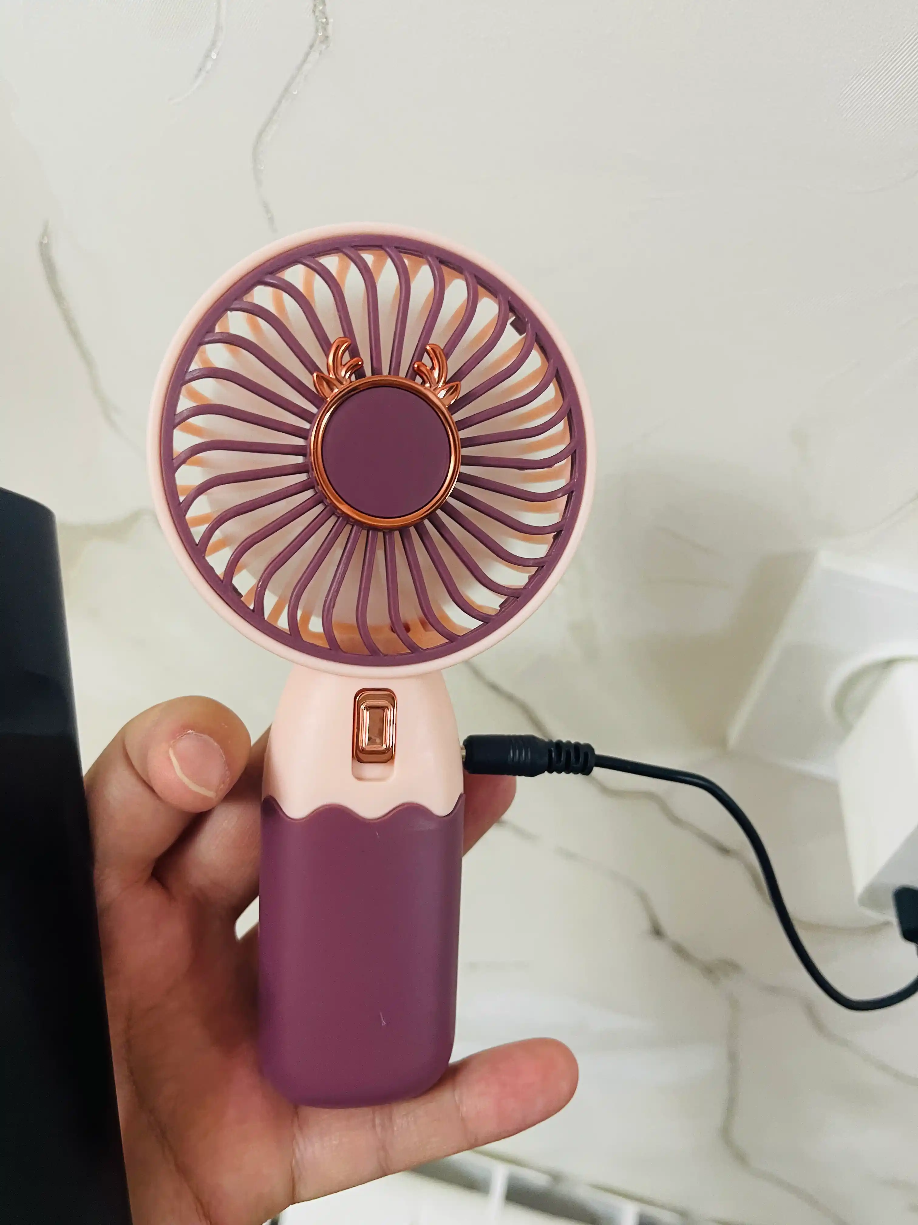 Мини вентилятор USB портативный  3 скорости с удобной подставкой для телефона подарок