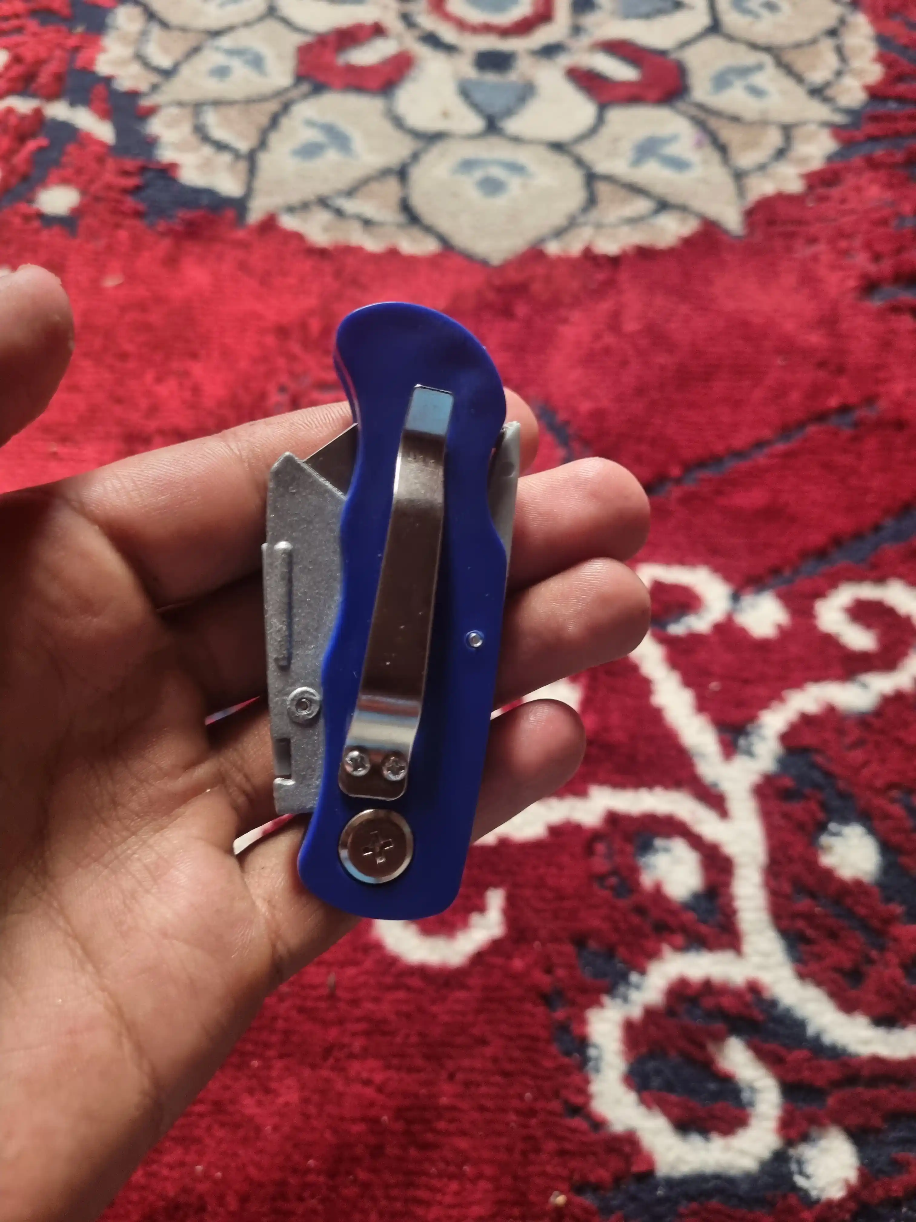 Qurilish pichog'i, 3 ta almashtiriladigan pichoq bilan, katlanadigan