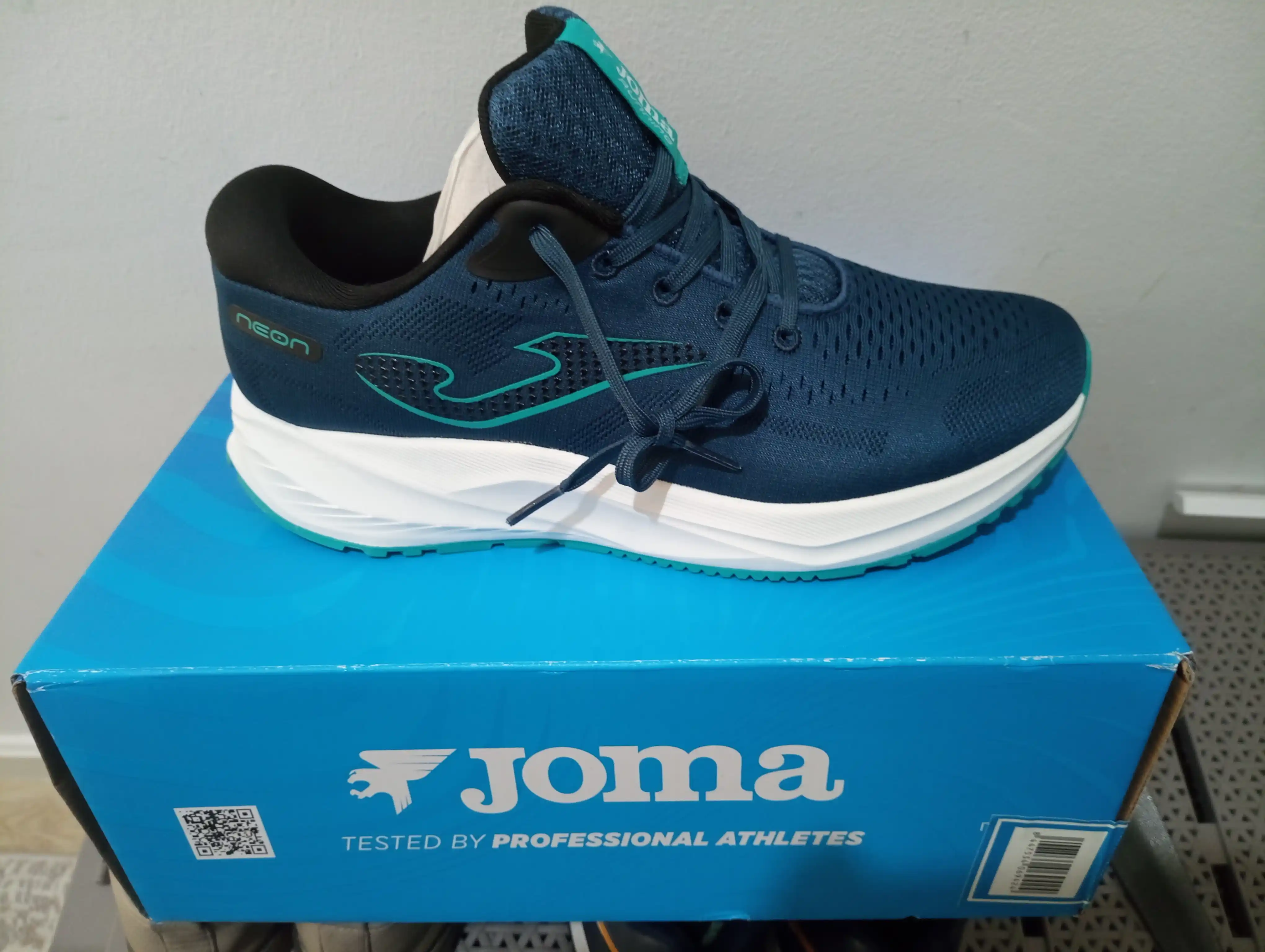 Мужские беговые кроссовки Joma Neon, черные