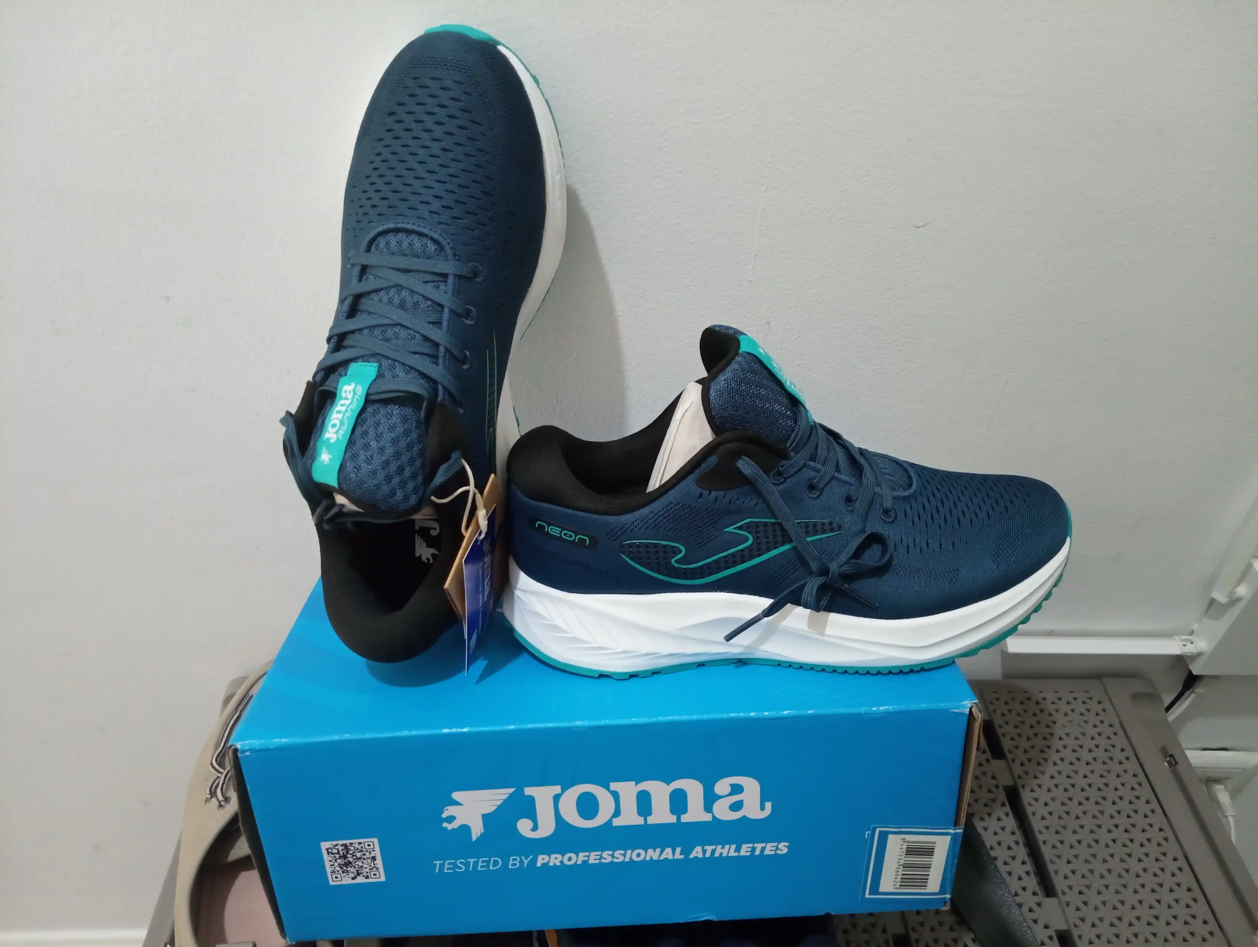 Мужские беговые кроссовки Joma Neon, черные