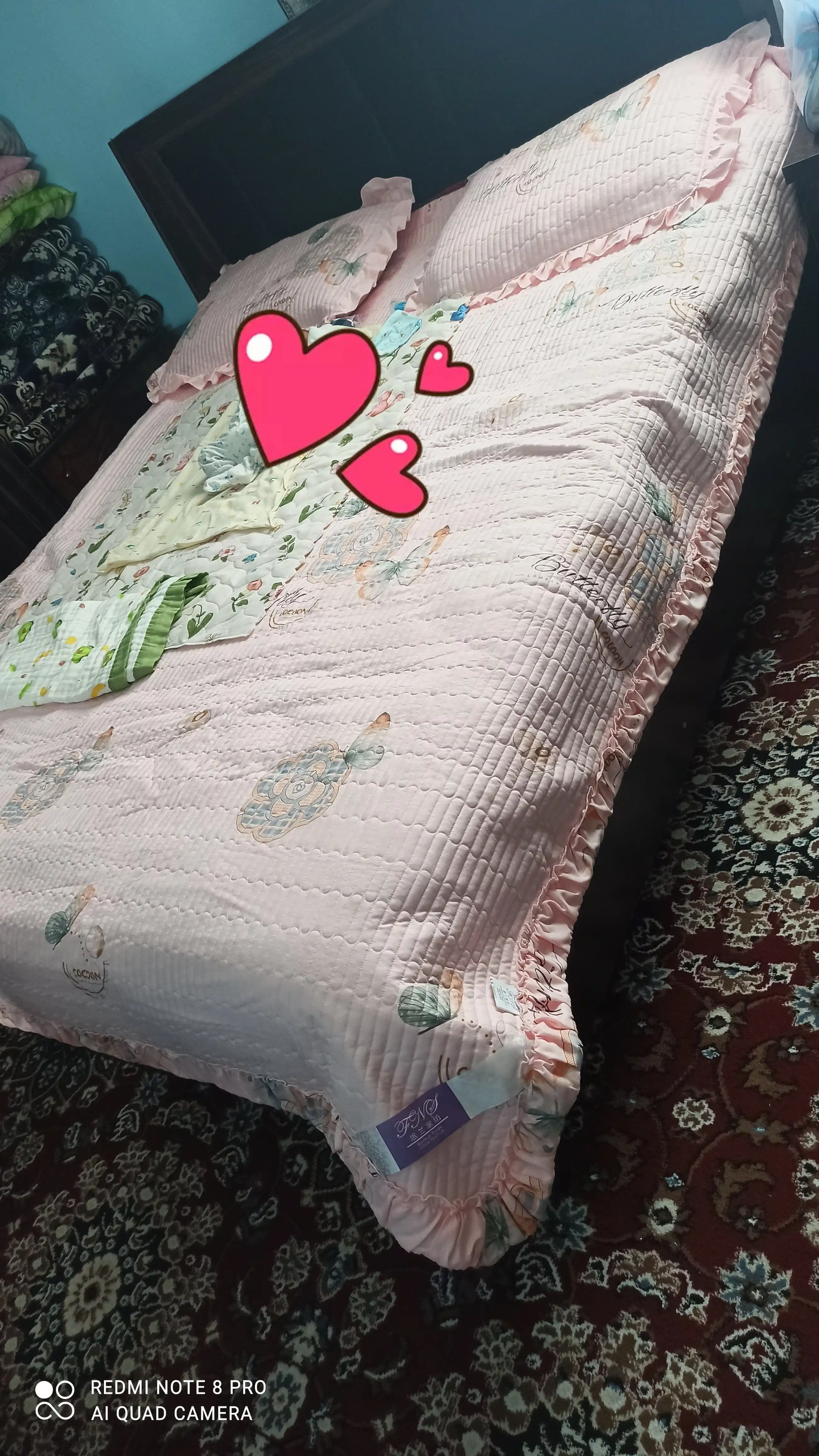 230 × 210 sm o‘lchamli, yostiq jildli, yengil va qulay yozgi adyol