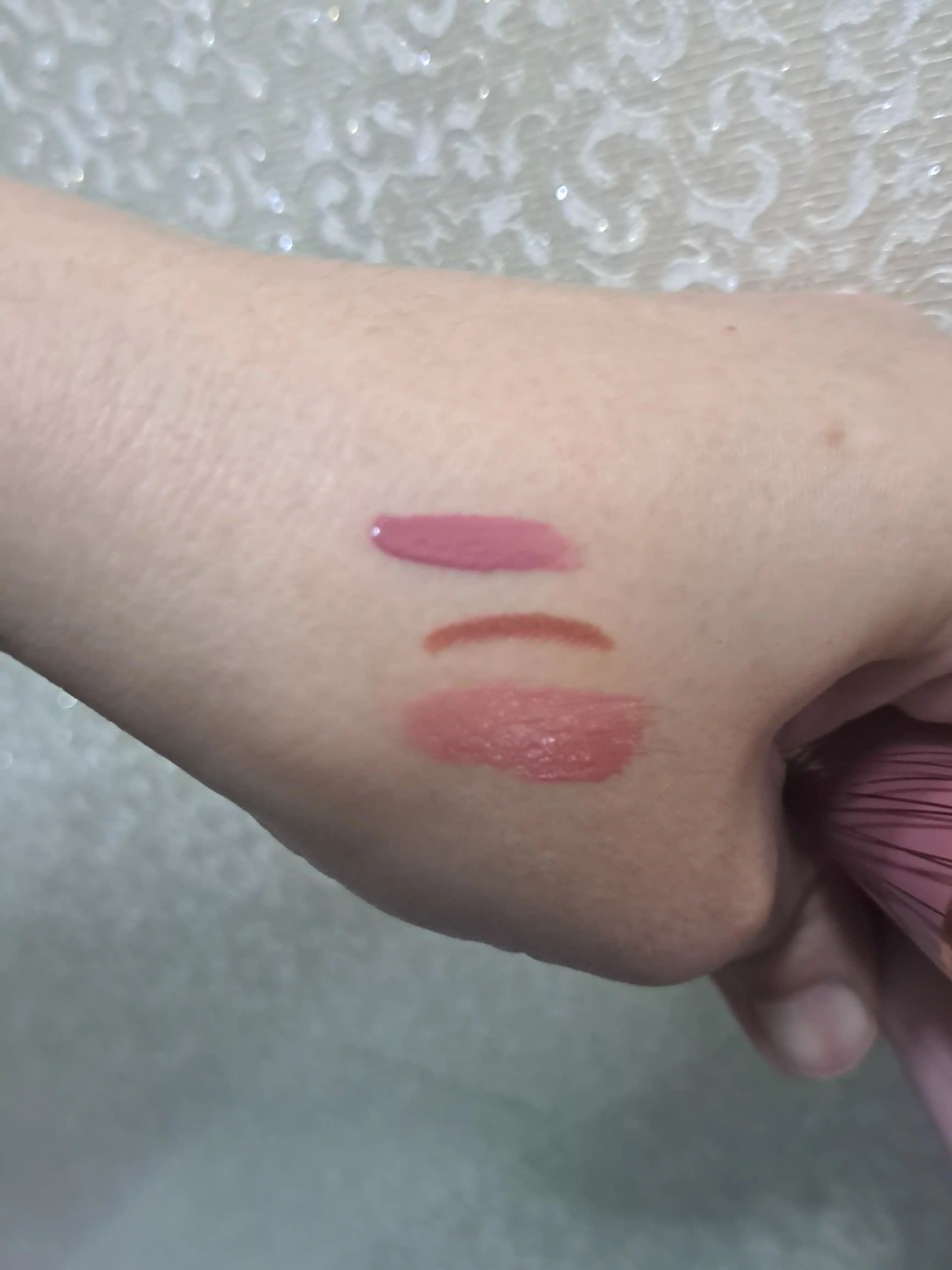 Rose Berry lab to‘plami, 3 dona, suyuq xira va kremli lab bo‘yog‘i, lab konturl qalam
