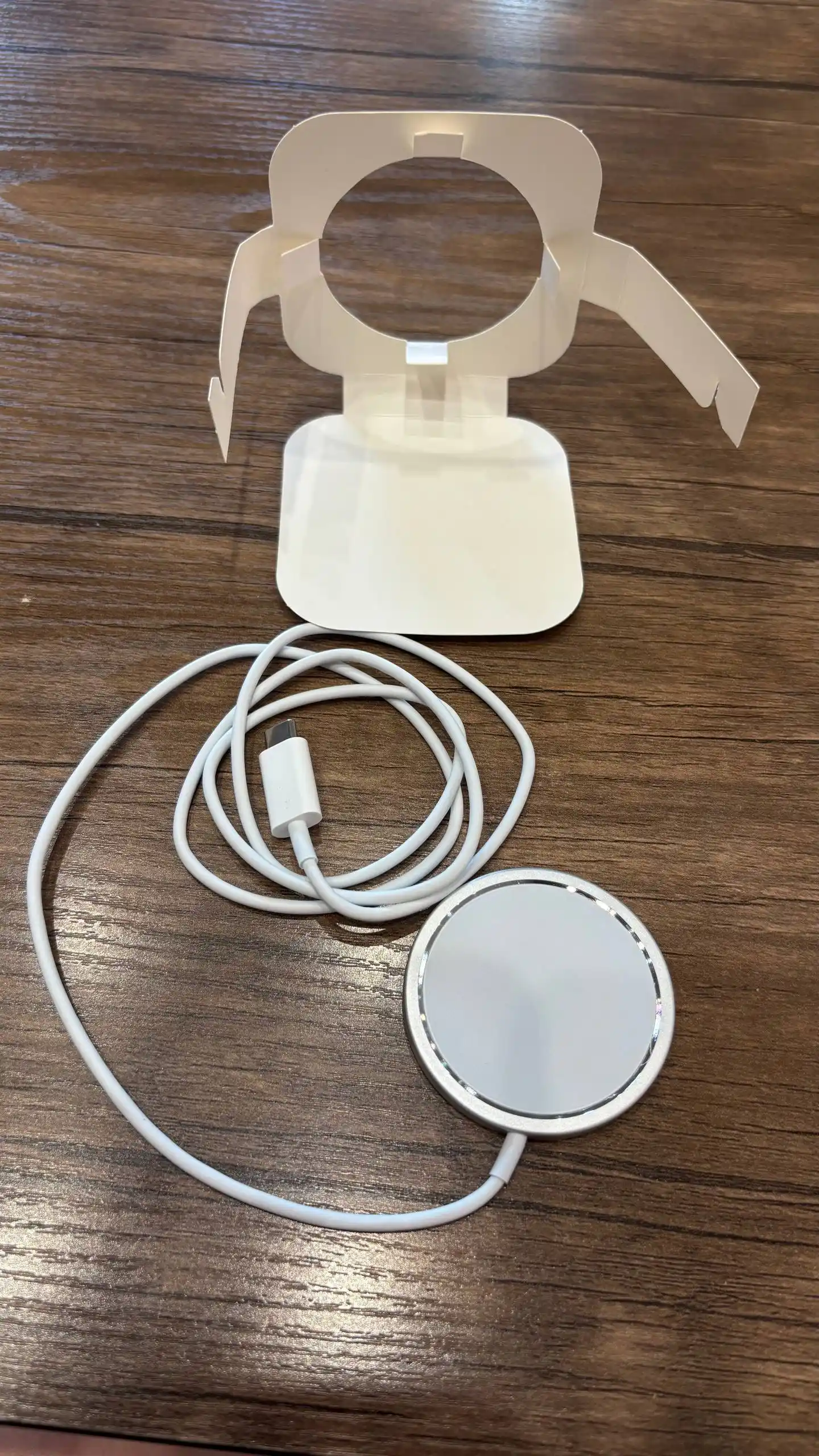 Беспроводное зарядное устройство Magsafe Charger, мощность Qi: 15 Вт, белый