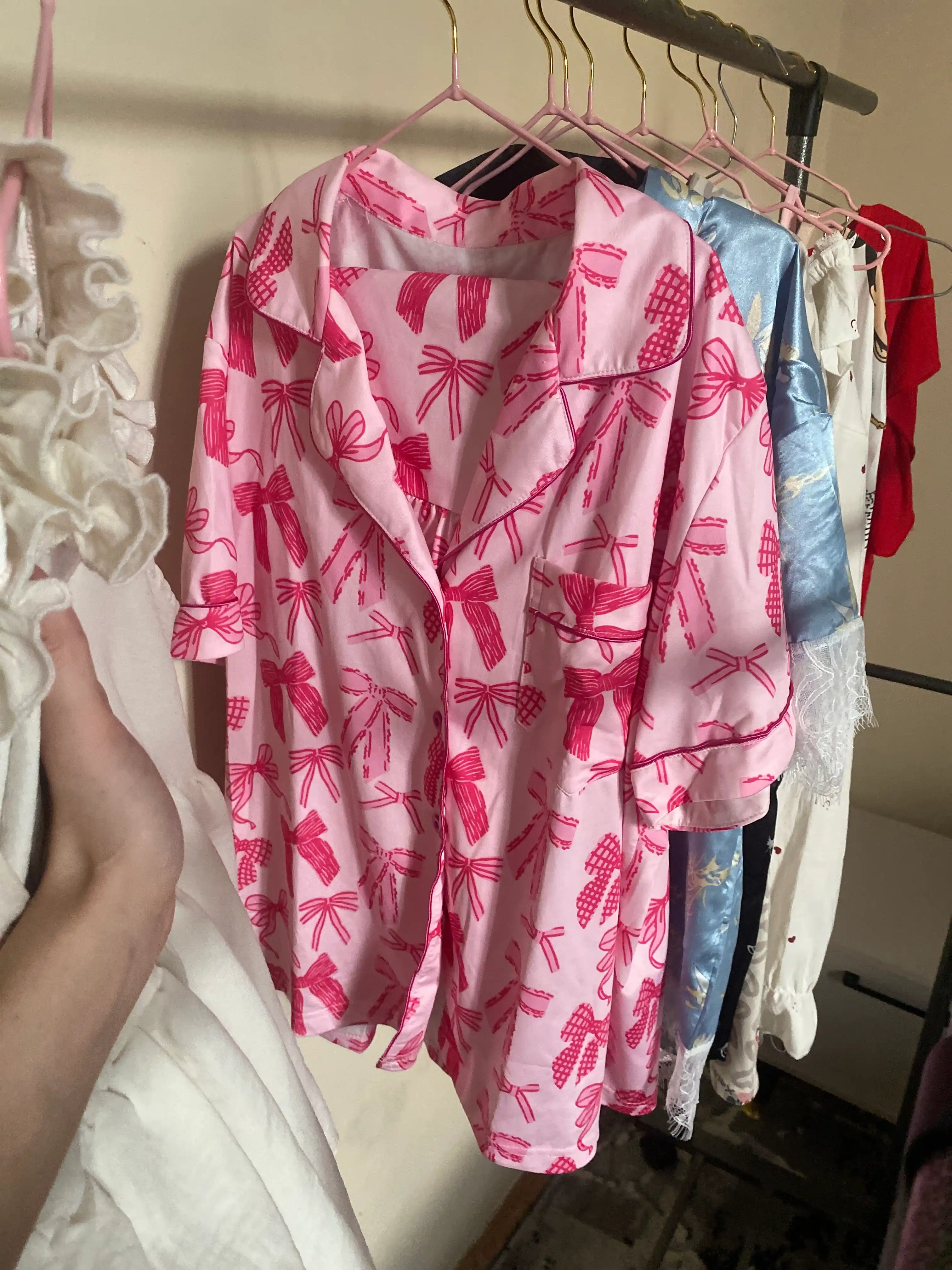 Ayollar pijamasi, yozgi, shortik bilan, ayollar uchun atlas pijama - EllyFashion