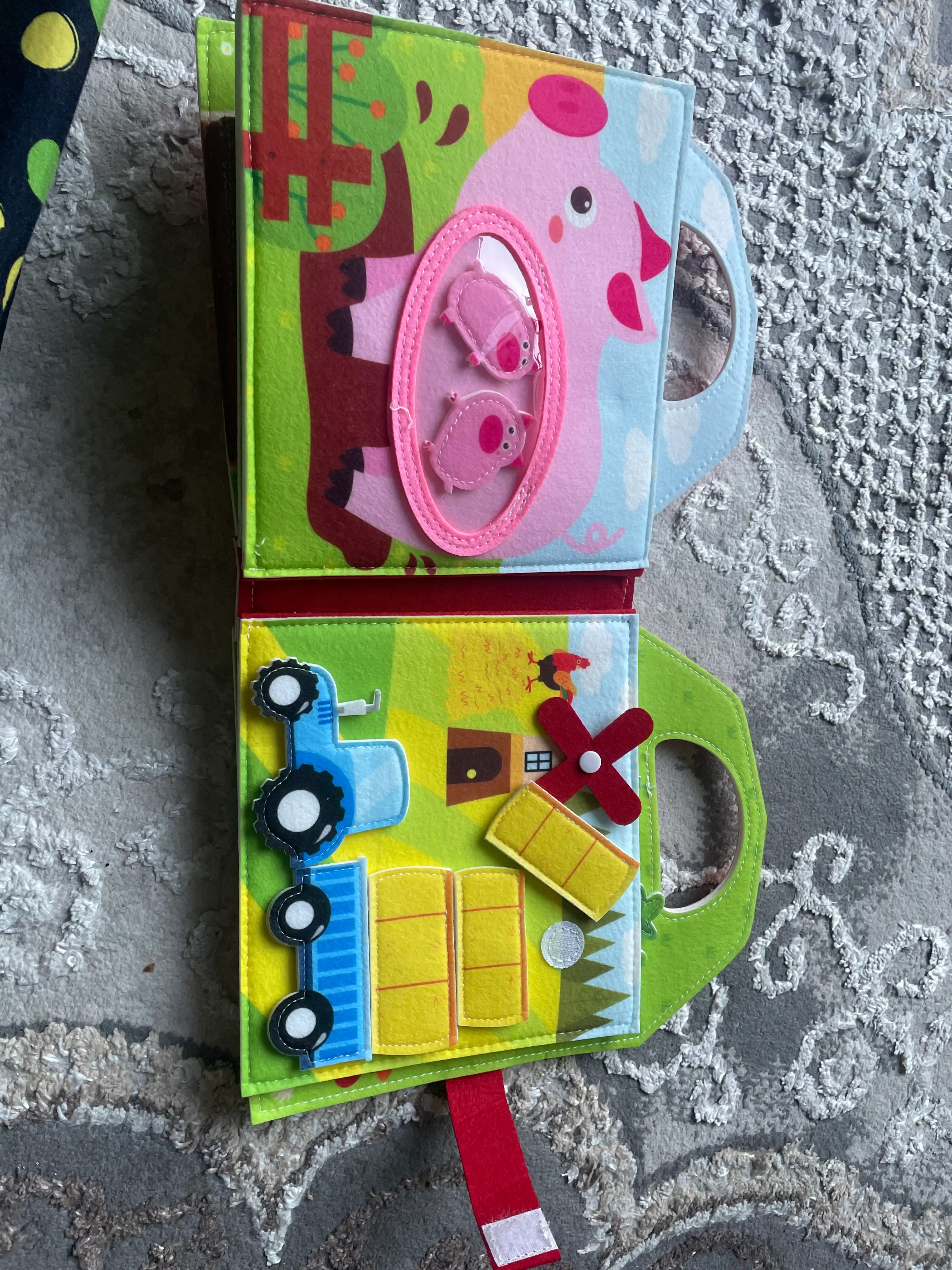 1 yoshgacha bo‘lgan bolalar uchun rivojlantiruvchi o‘yinchoq bizibord kitobchasi
