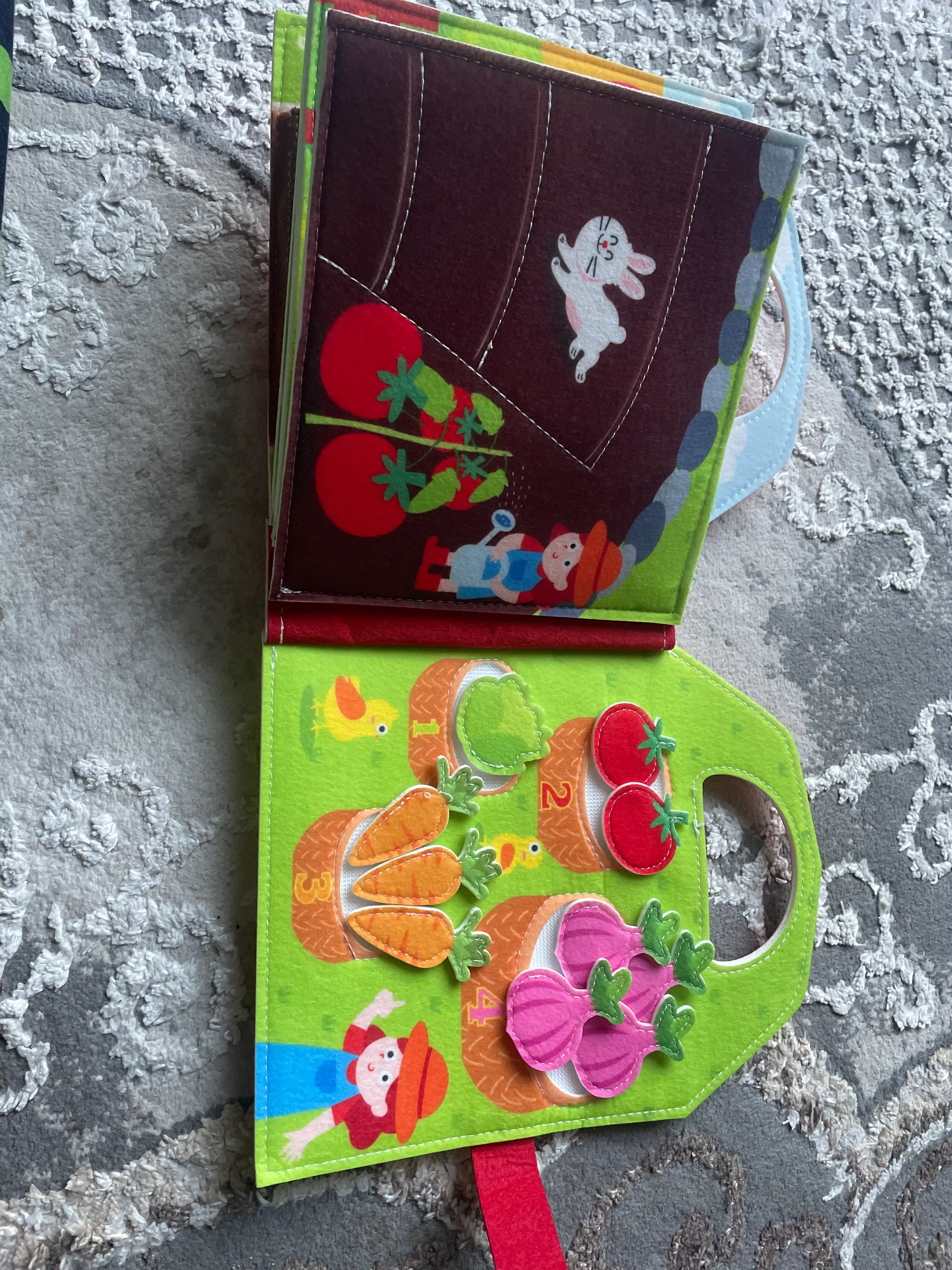 1 yoshgacha bo‘lgan bolalar uchun rivojlantiruvchi o‘yinchoq bizibord kitobchasi