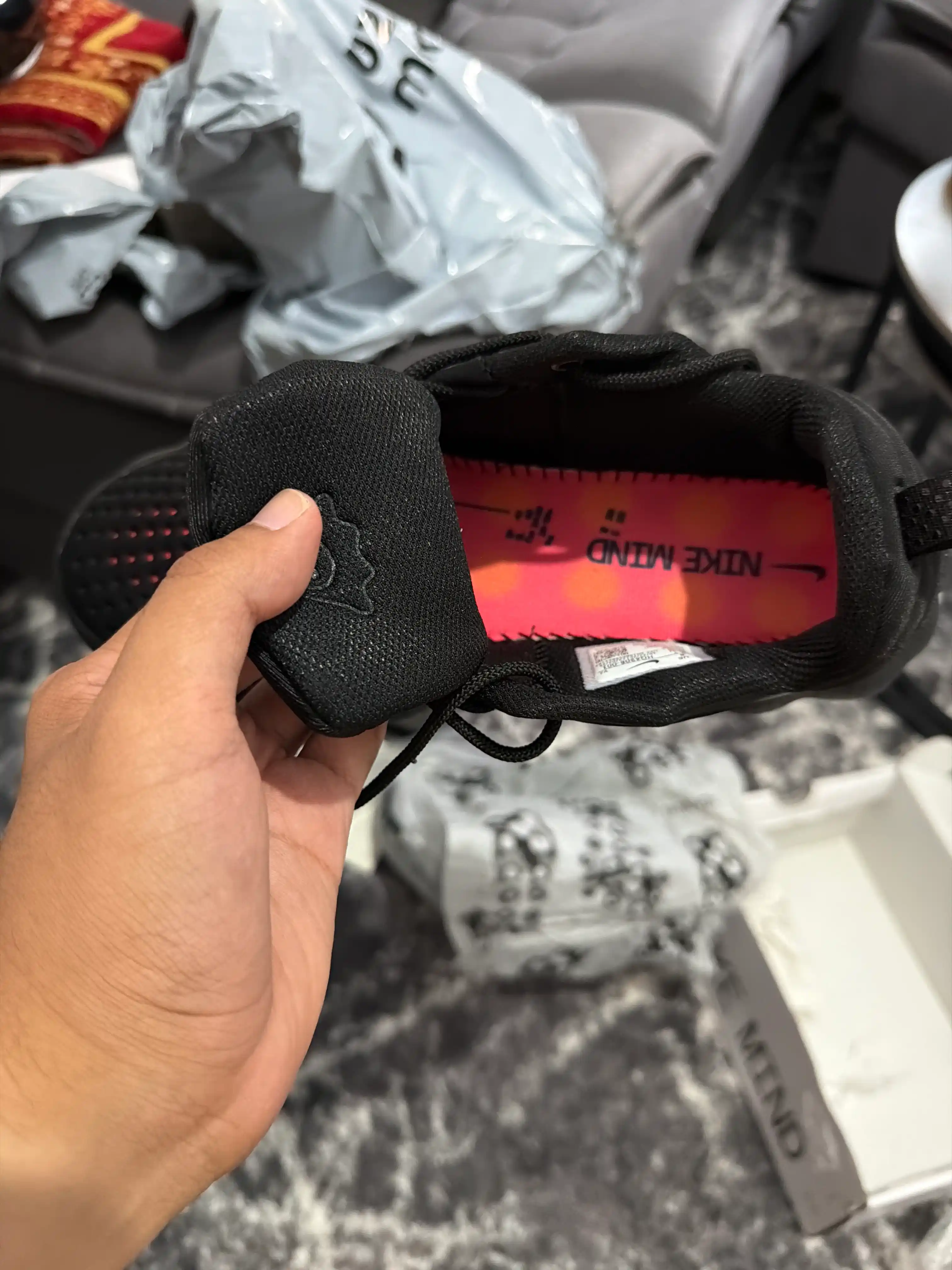 Nike Mind 002/001 yumshoq yostiqli nafas oladigan krossovkalar engil va qulay