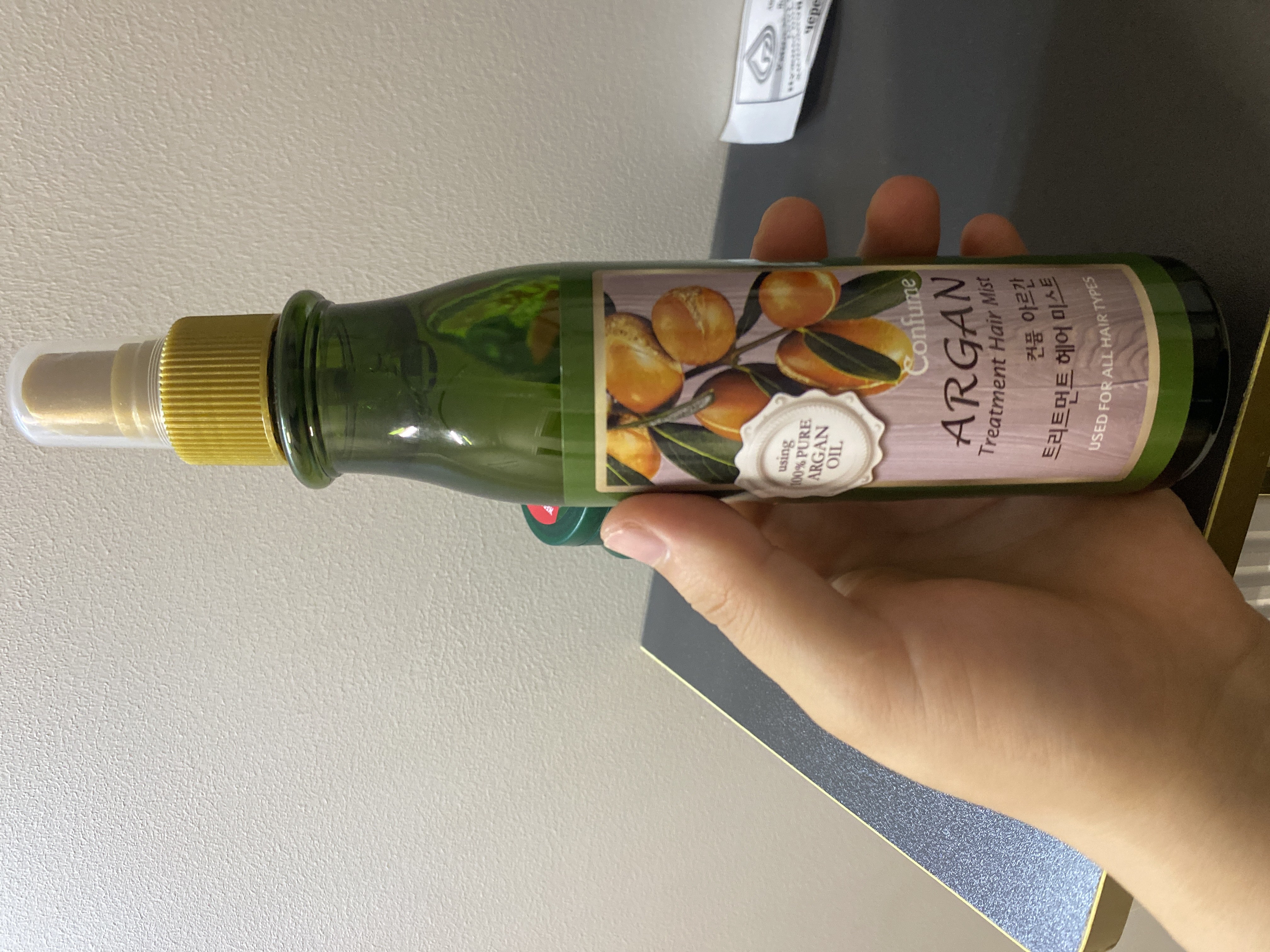 Argan yog'i bilan sochlarni namlovchi mist Welcos Confume Argan Treatment Hair Mist