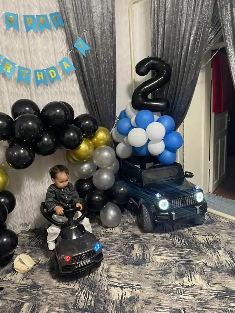 Shar raqam Katta, 32D, 81 sm, qora va kok rangda, bantiklar bilan, bayram uchun