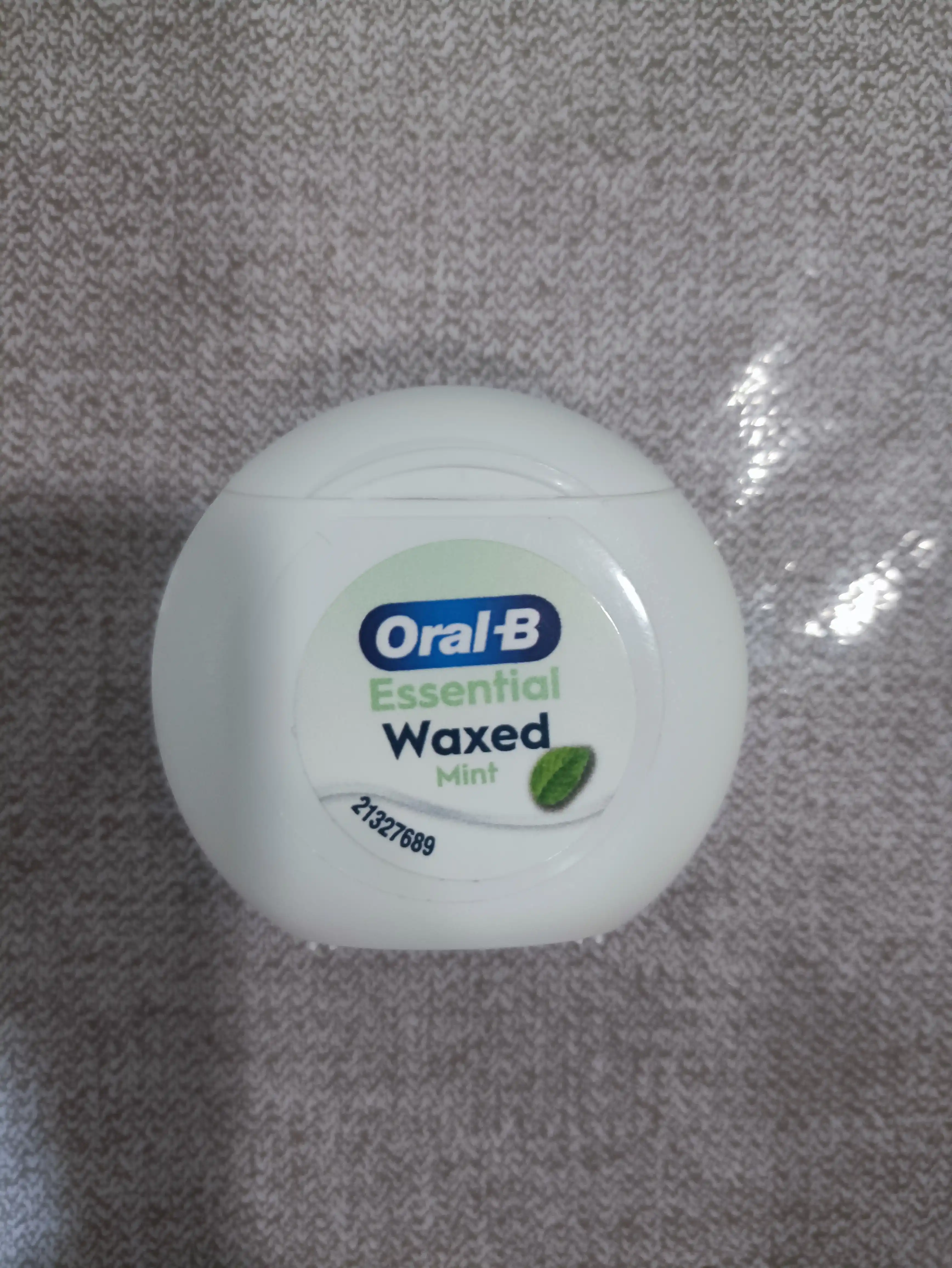 Oral-B Essential Floss — Ideal Tozalash Uchun Tish Ipi