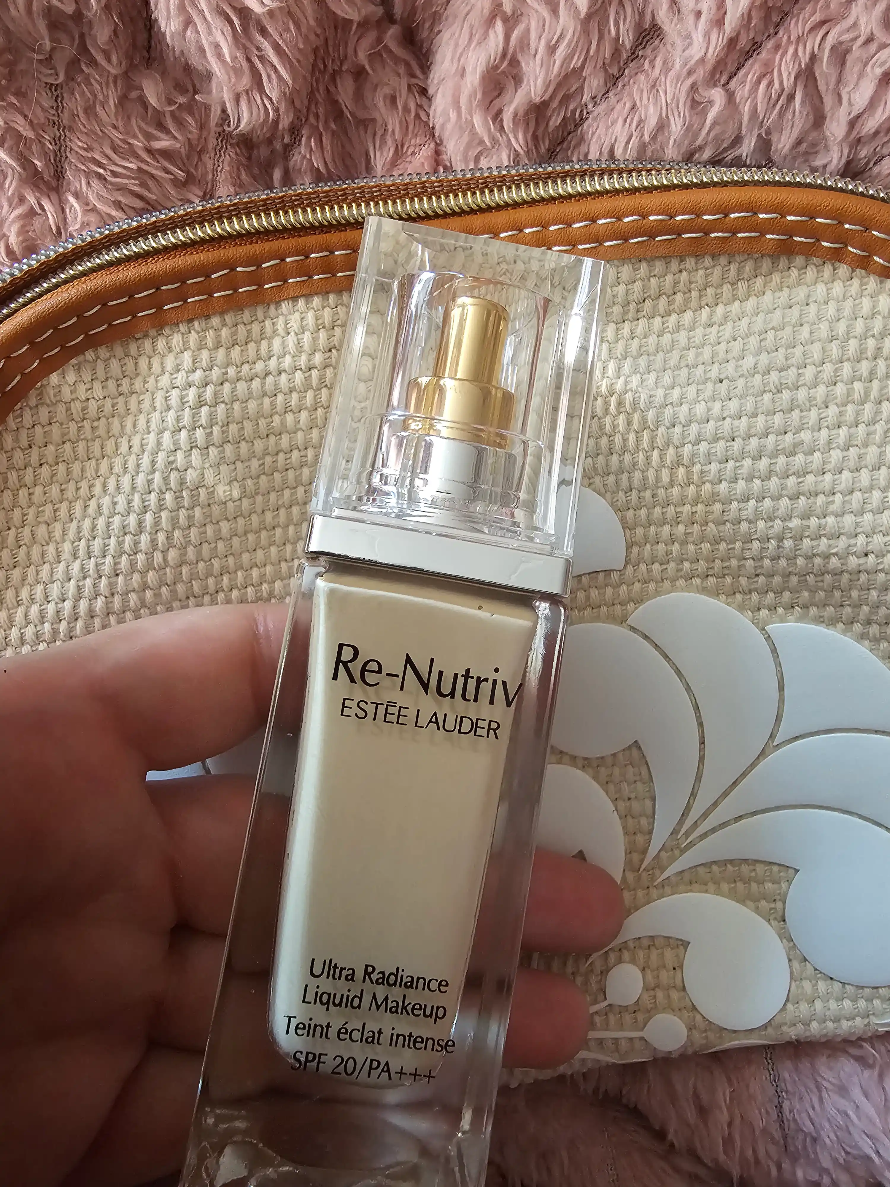 Estée Lauder Re-Nutriv Ultra Radiance SPF 20/PA+++tonal krem, 30 ml