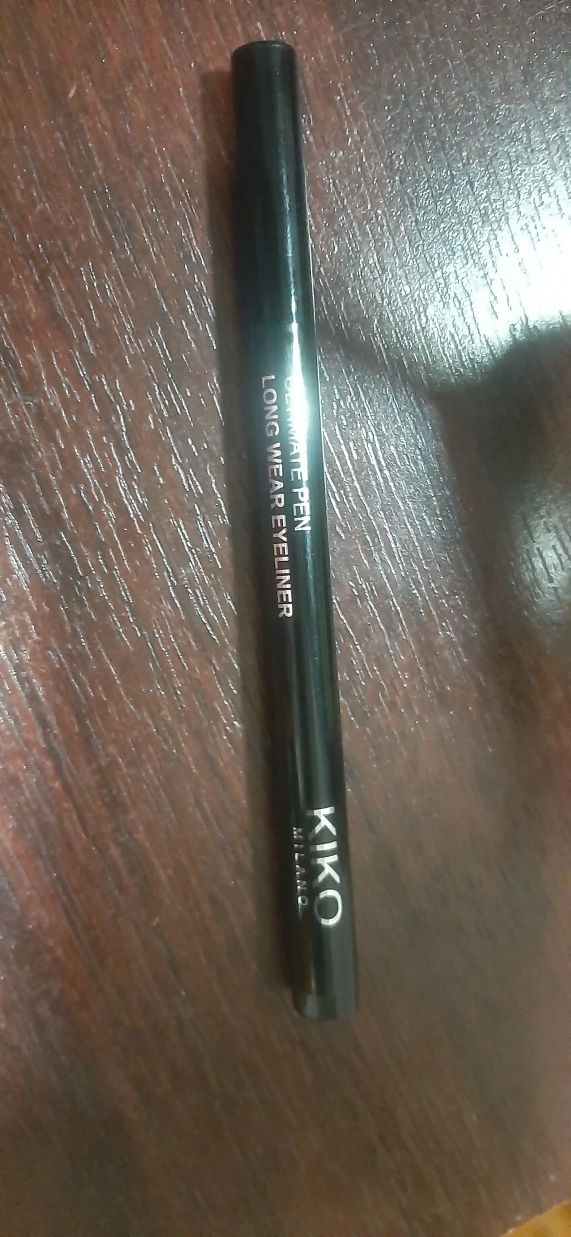 Подводка для глаз KIKO Milano Winged Eyeliner матовая черная, водостойкая