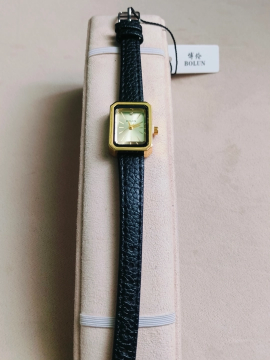 Ayollar qo'l soati BOLUN, kvadrat korpus, klassik dizayn, charm tasma, kvarts mexanizm