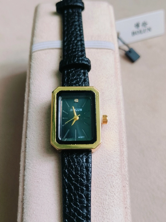 Ayollar qo'l soati BOLUN, kvadrat korpus, klassik dizayn, charm tasma, kvarts mexanizm
