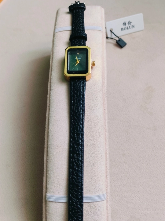 Ayollar qo'l soati BOLUN, kvadrat korpus, klassik dizayn, charm tasma, kvarts mexanizm
