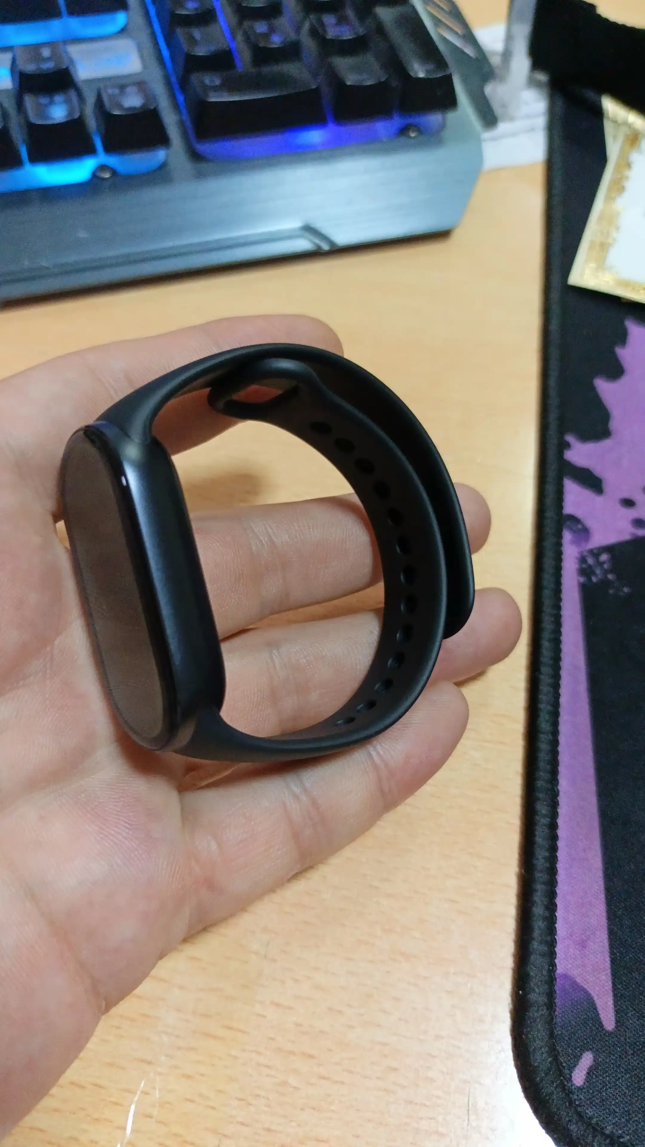 Xiaomi Smart Band 10 fitnes bilaguzugi, 1.72" AMOLED displey, 150dan ortiq sport rejimlari