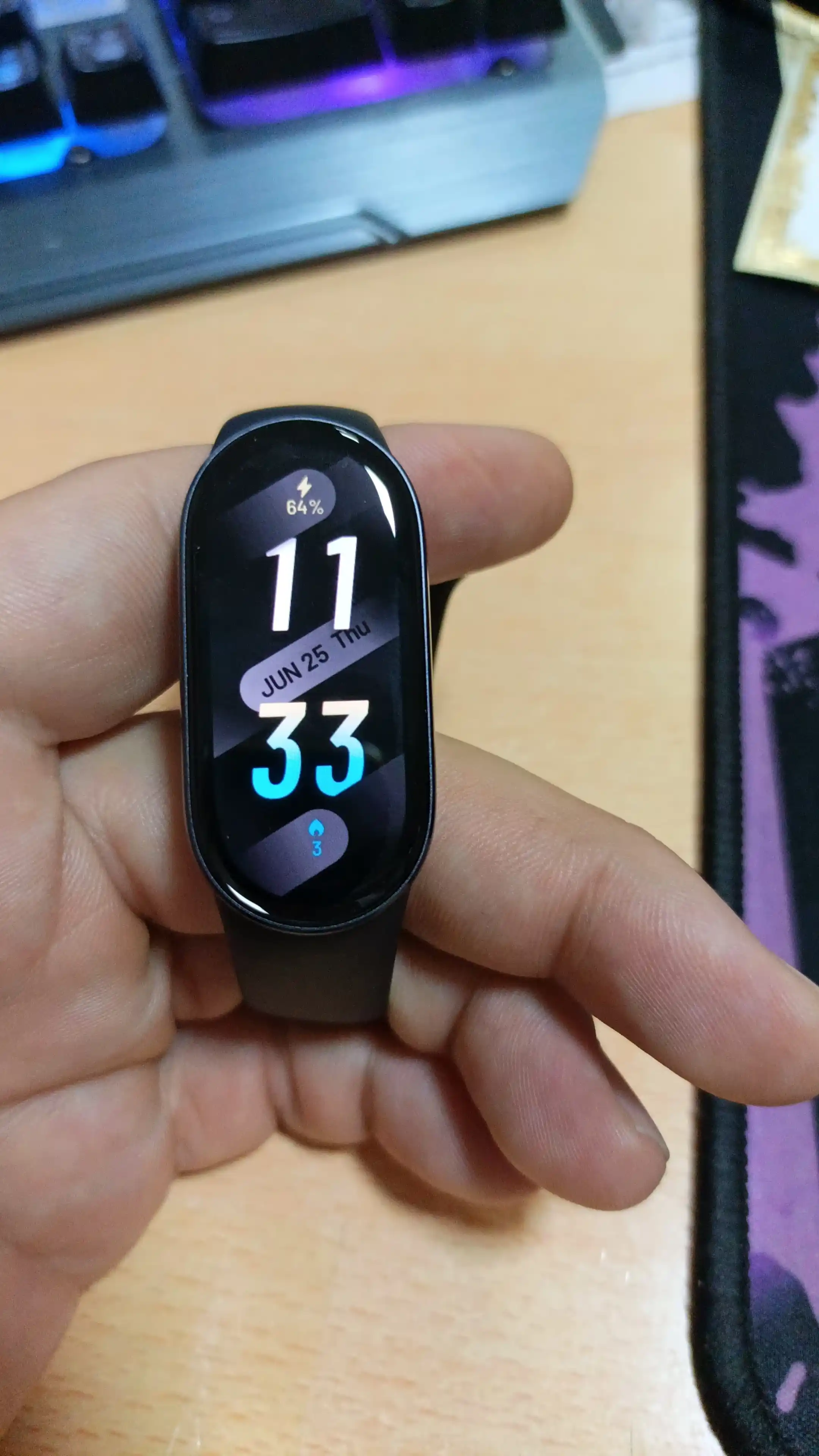 Xiaomi Smart Band 10 fitnes bilaguzugi, 1.72" AMOLED displey, 150dan ortiq sport rejimlari
