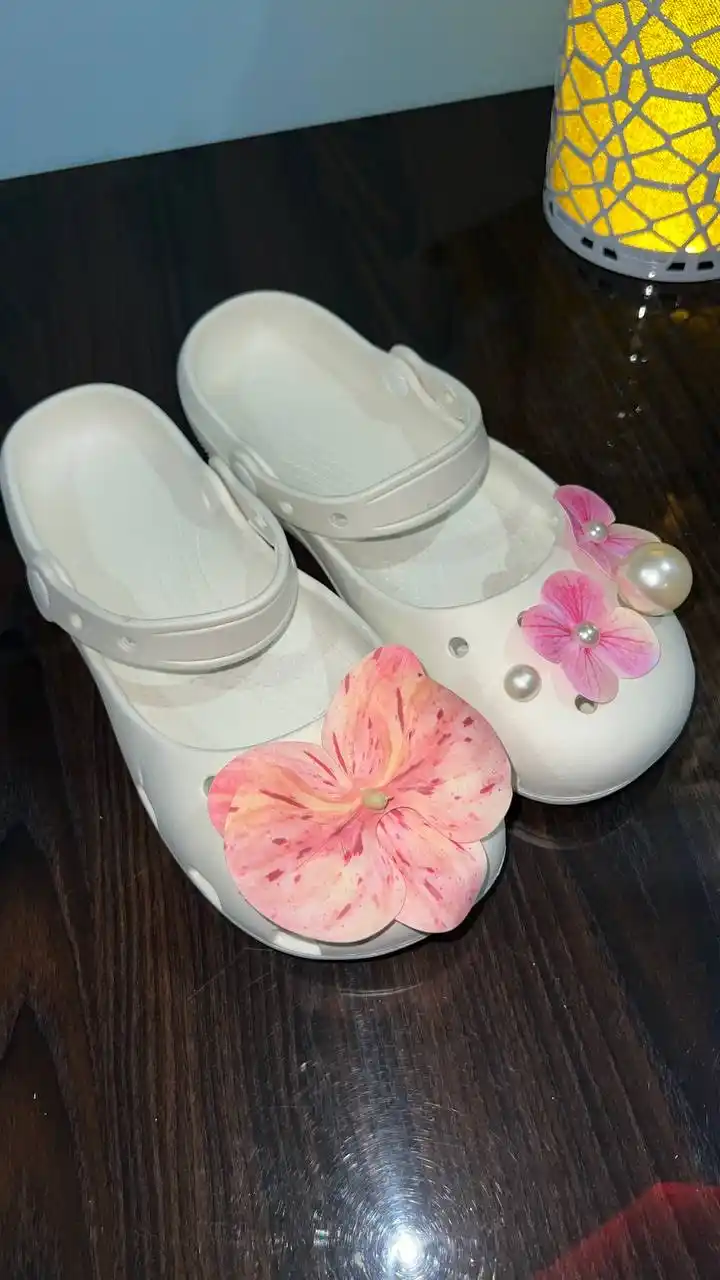 Crocs балетки для женщин, мягкие и легкие, с джибитсами орхидея