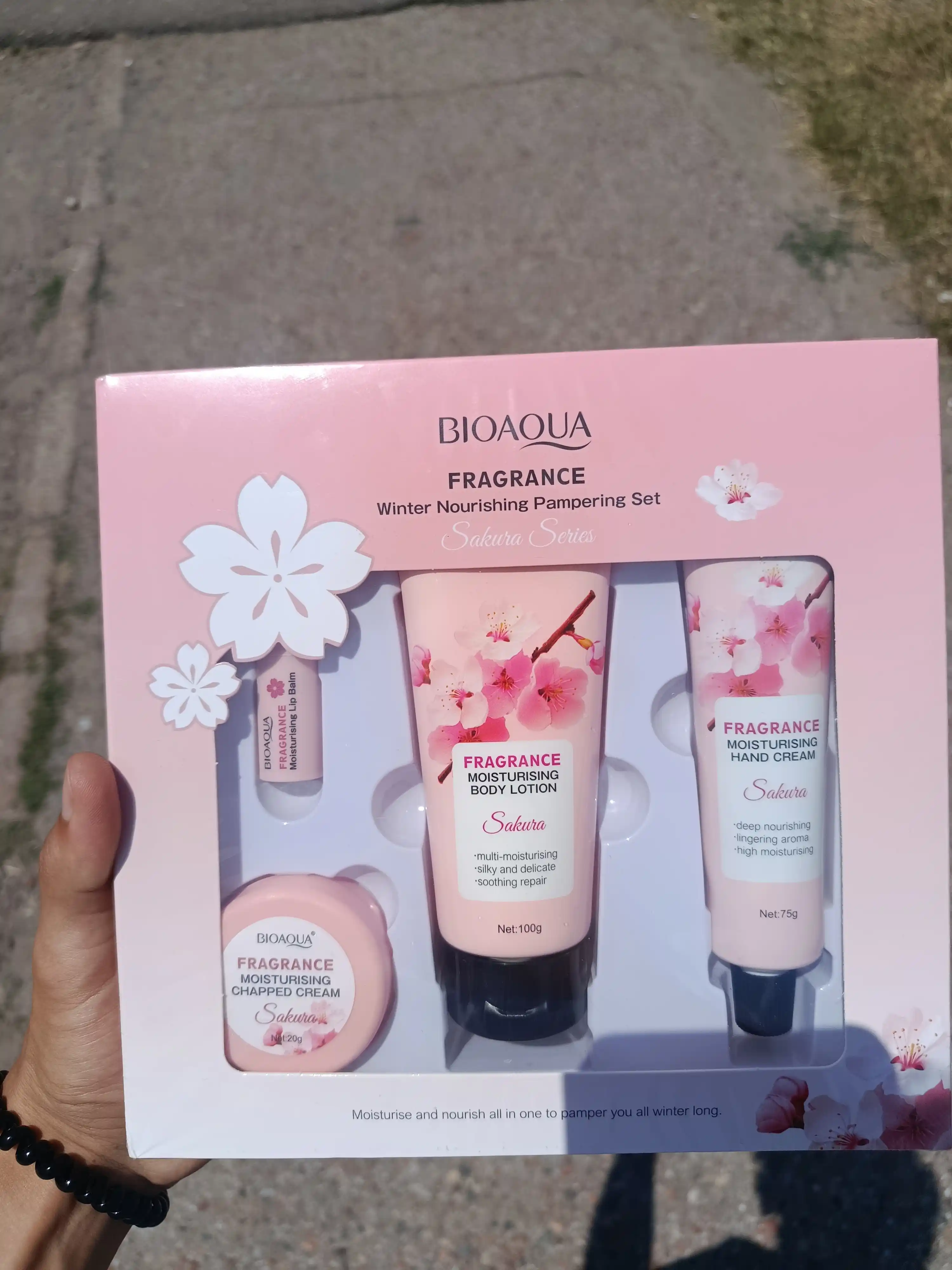 Подарочный набор для женщин: Bioaqua Sakura, лосьон, крем для рук и тела