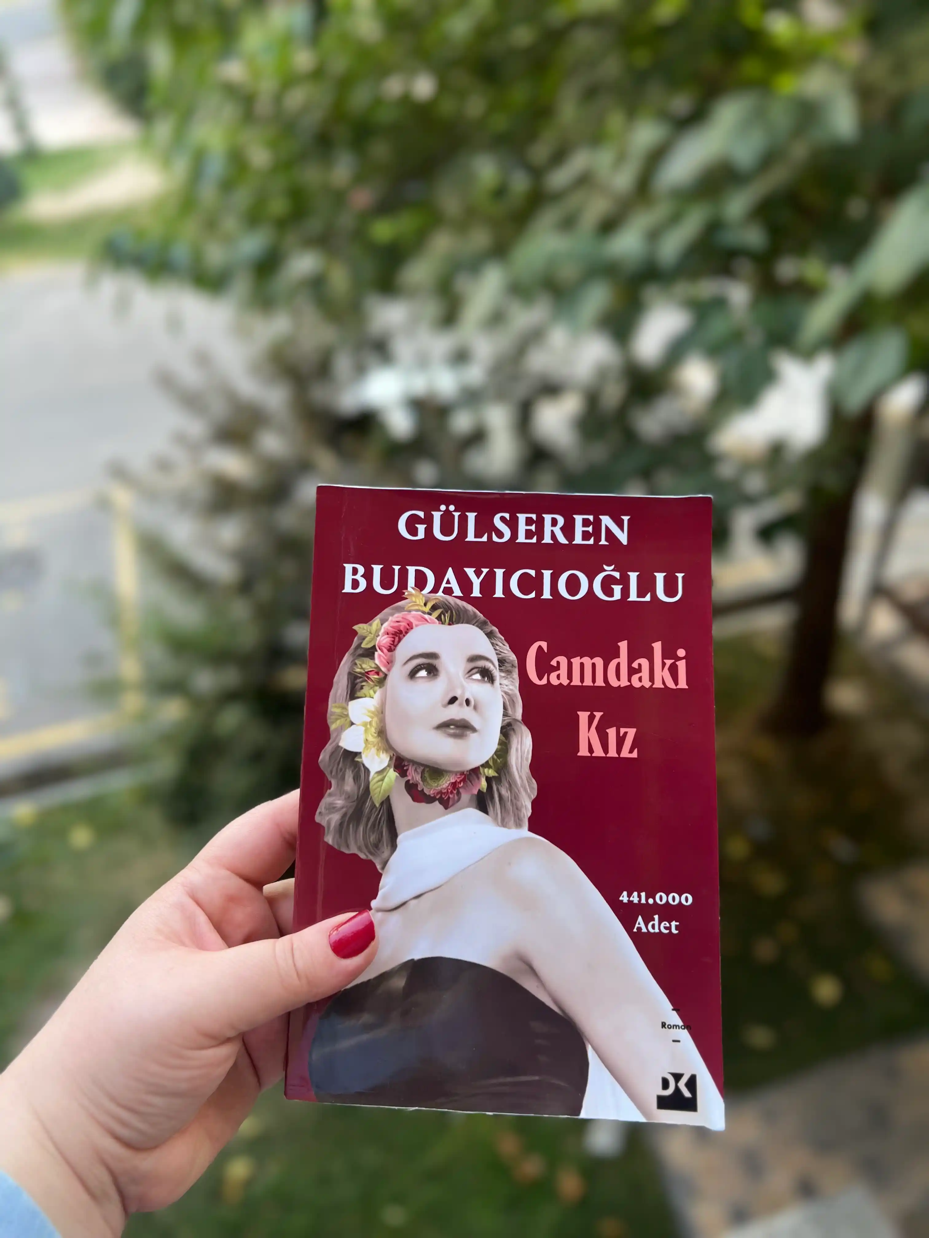Gulseren Budayiciog'lu - "Madalyonun ici"