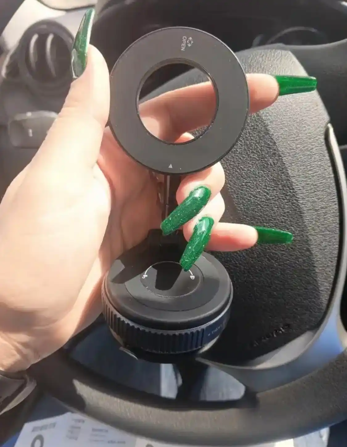 Avtomobil uchun magnit vakuumli telefon ushlagichi Magsafe bilan, 360 darajali,prisoskali