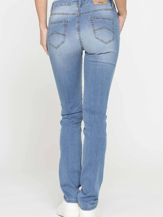 Ayollar jinsi shimlari Carrera Jeans, yengil denimdan, to'g'ri va pastga torayuvchi fason