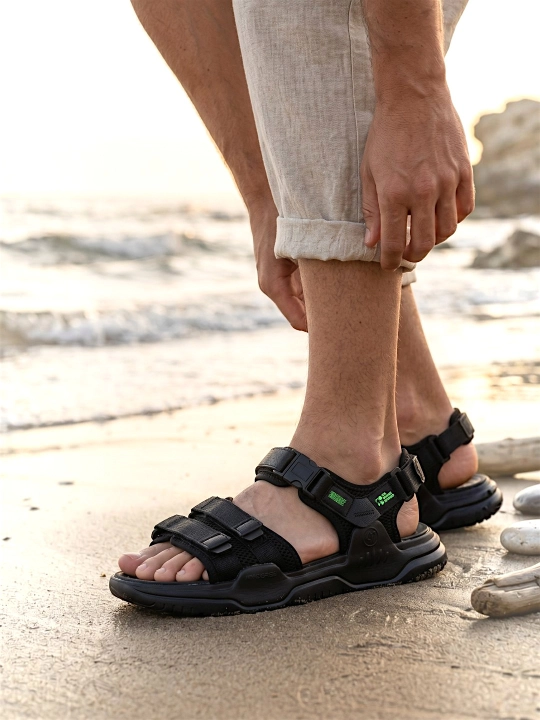 Erkaklar uchun sandalilar One Degree - 
