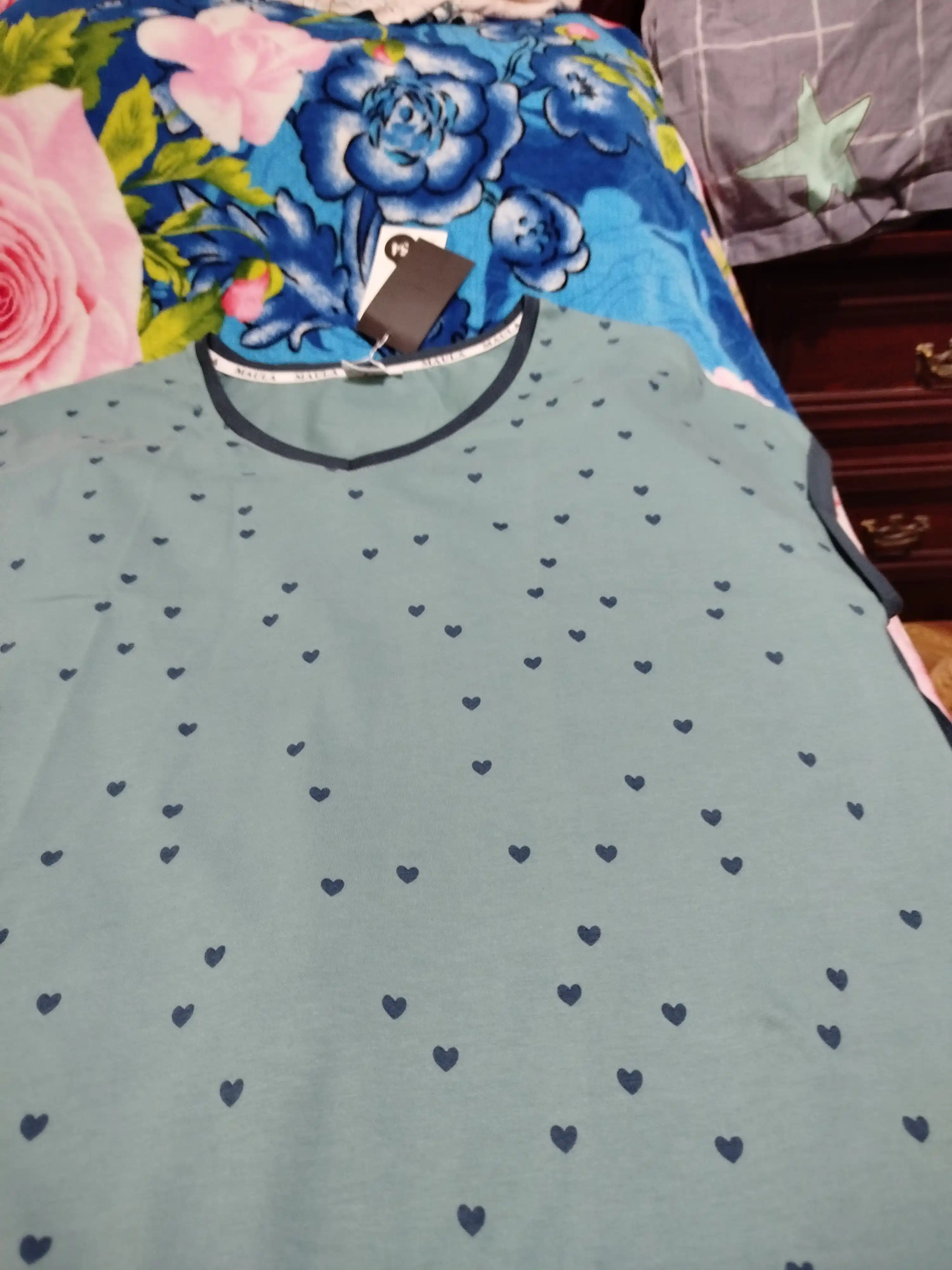 Pijama shortik bilan, Maula