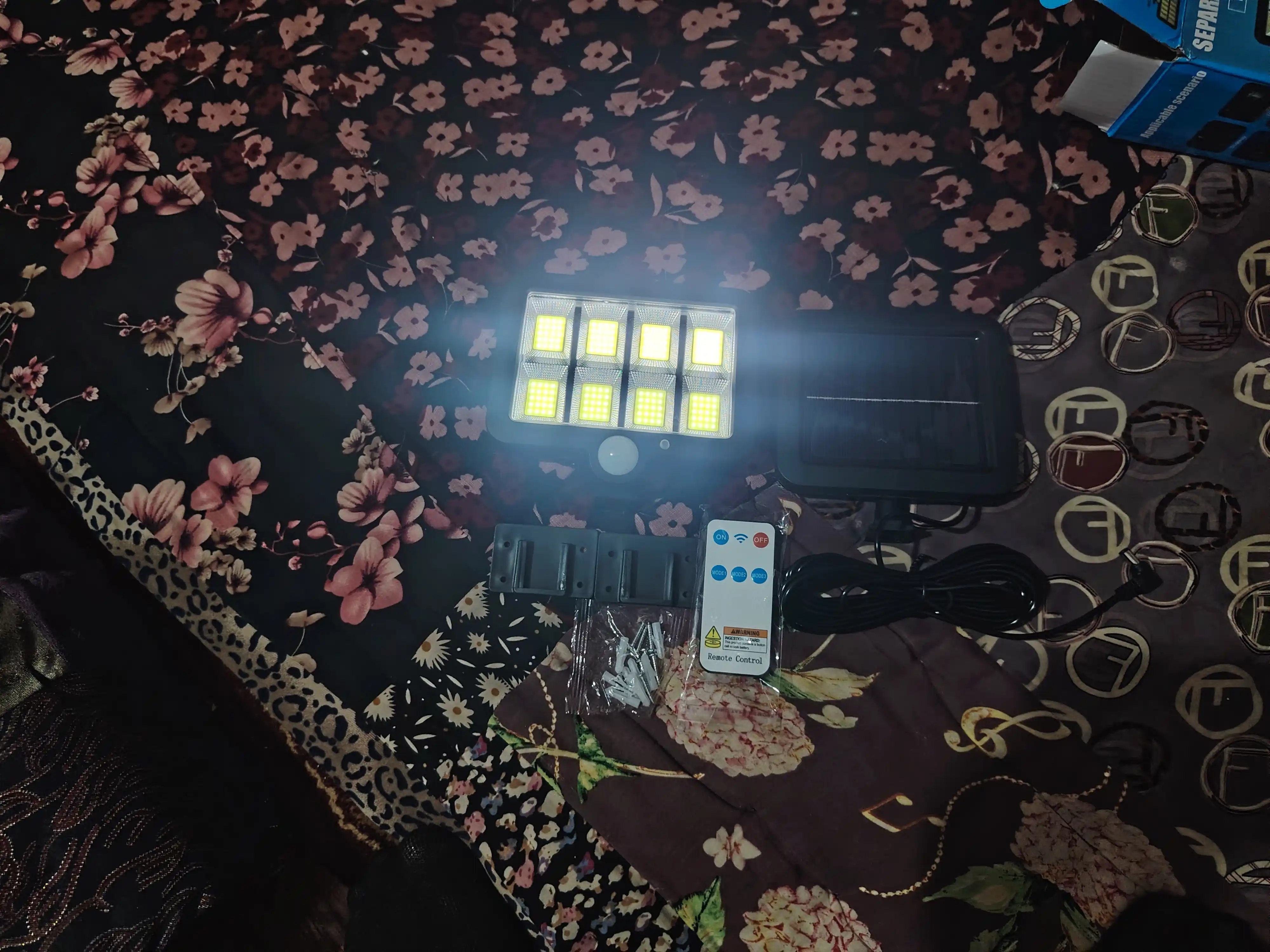 Quyosh energiyasida ishlovchi LED proyektori “SolarGuard 160”, 30 W